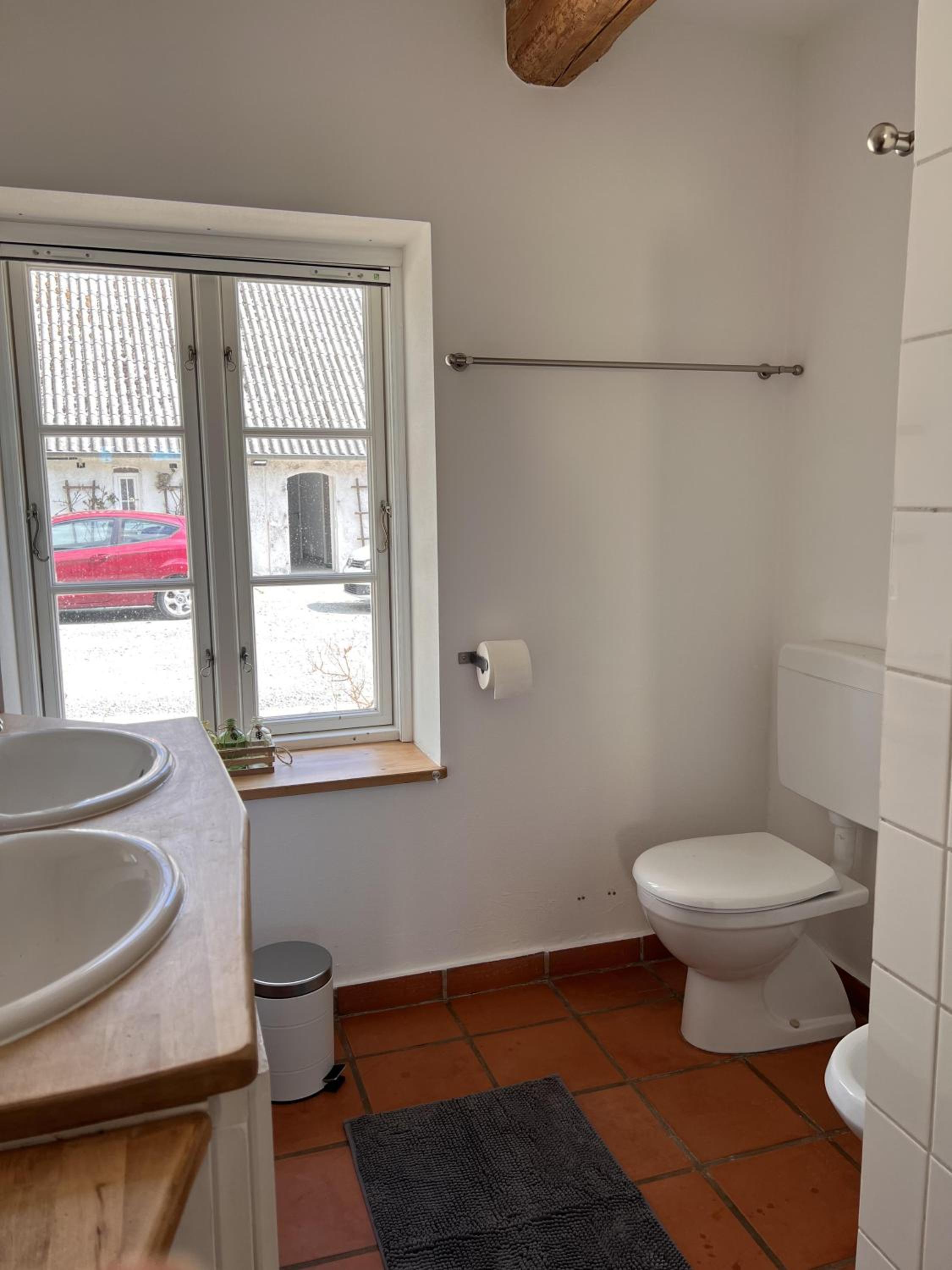 One-Bedroom Apartment - Photo 18