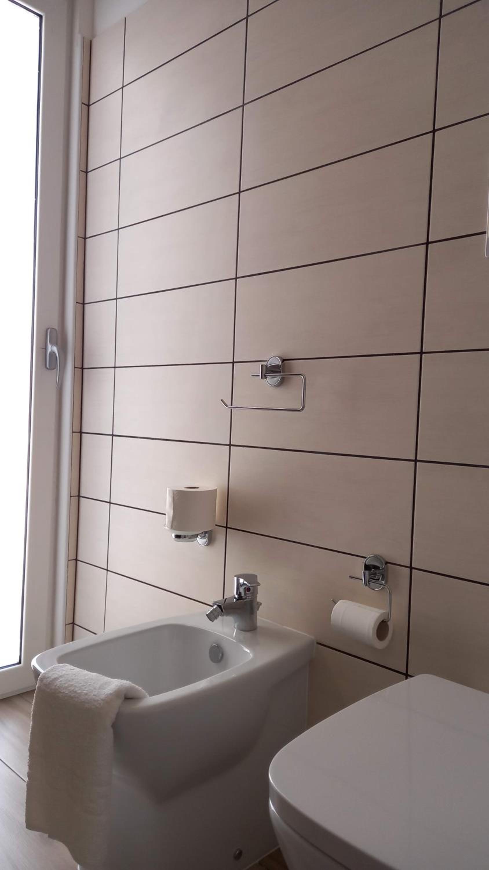 Double Room with Private Bathroom - Photo 6