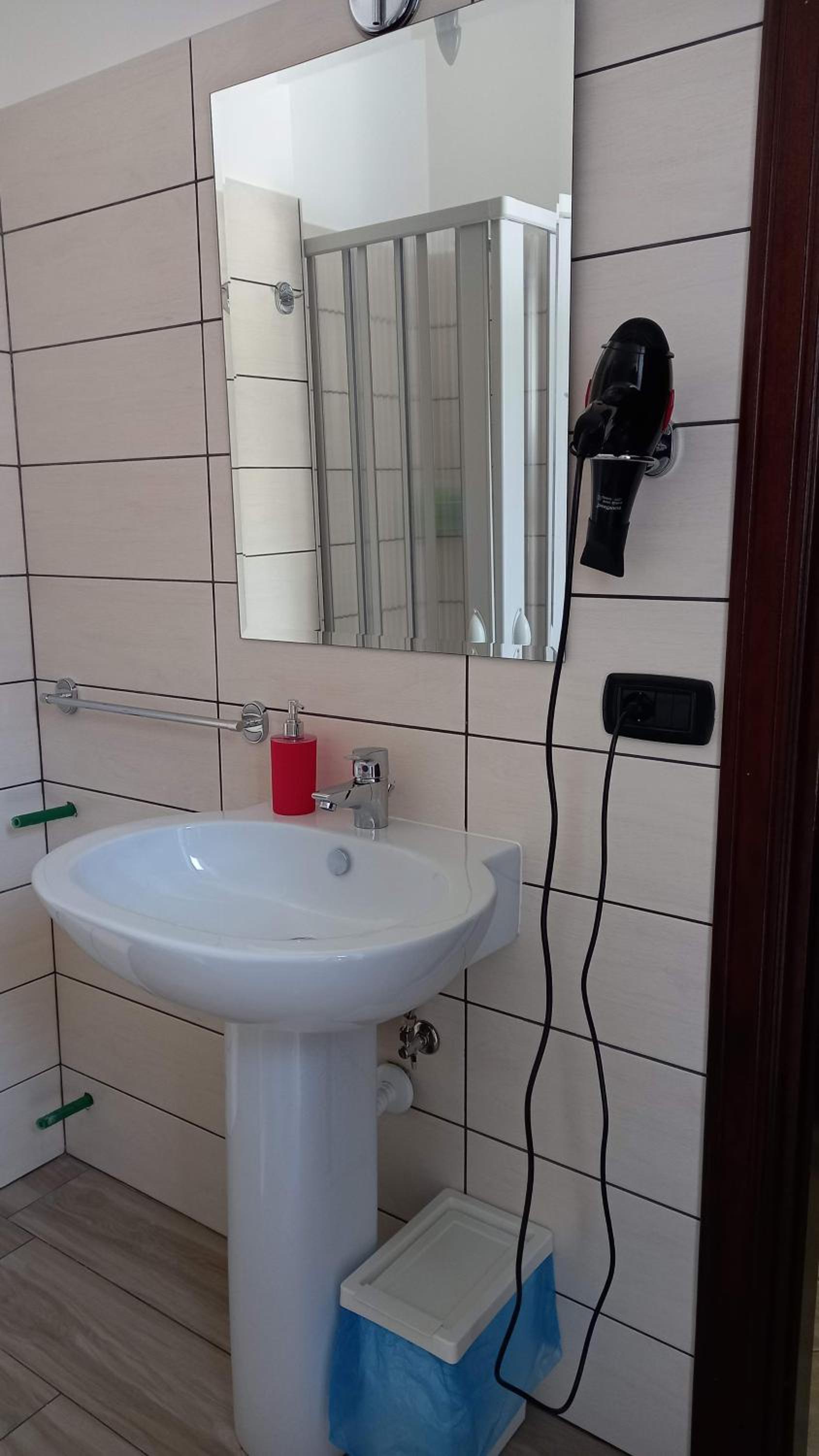 Double Room with Private Bathroom - Photo 5
