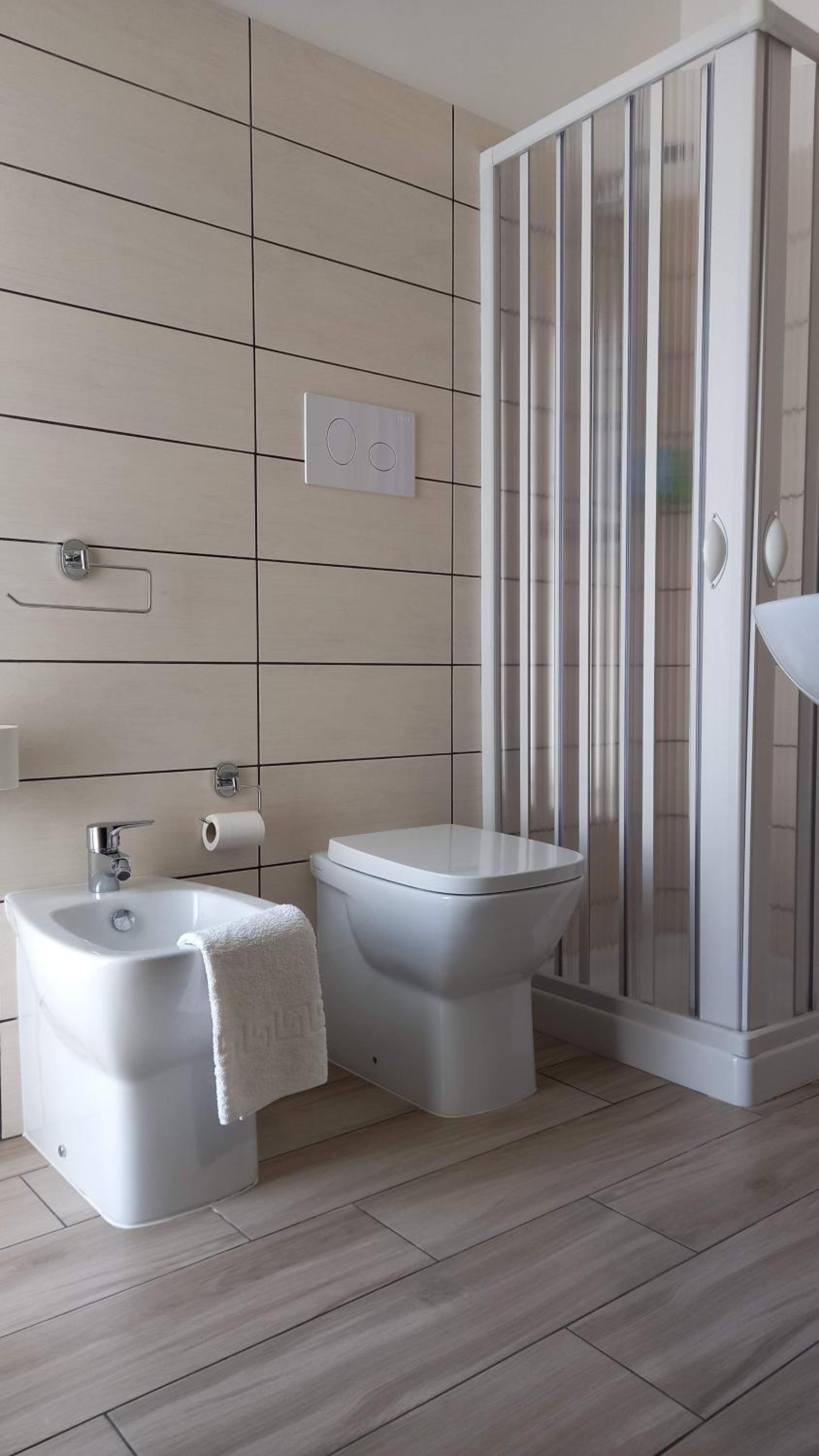 Double Room with Private Bathroom - Photo 4