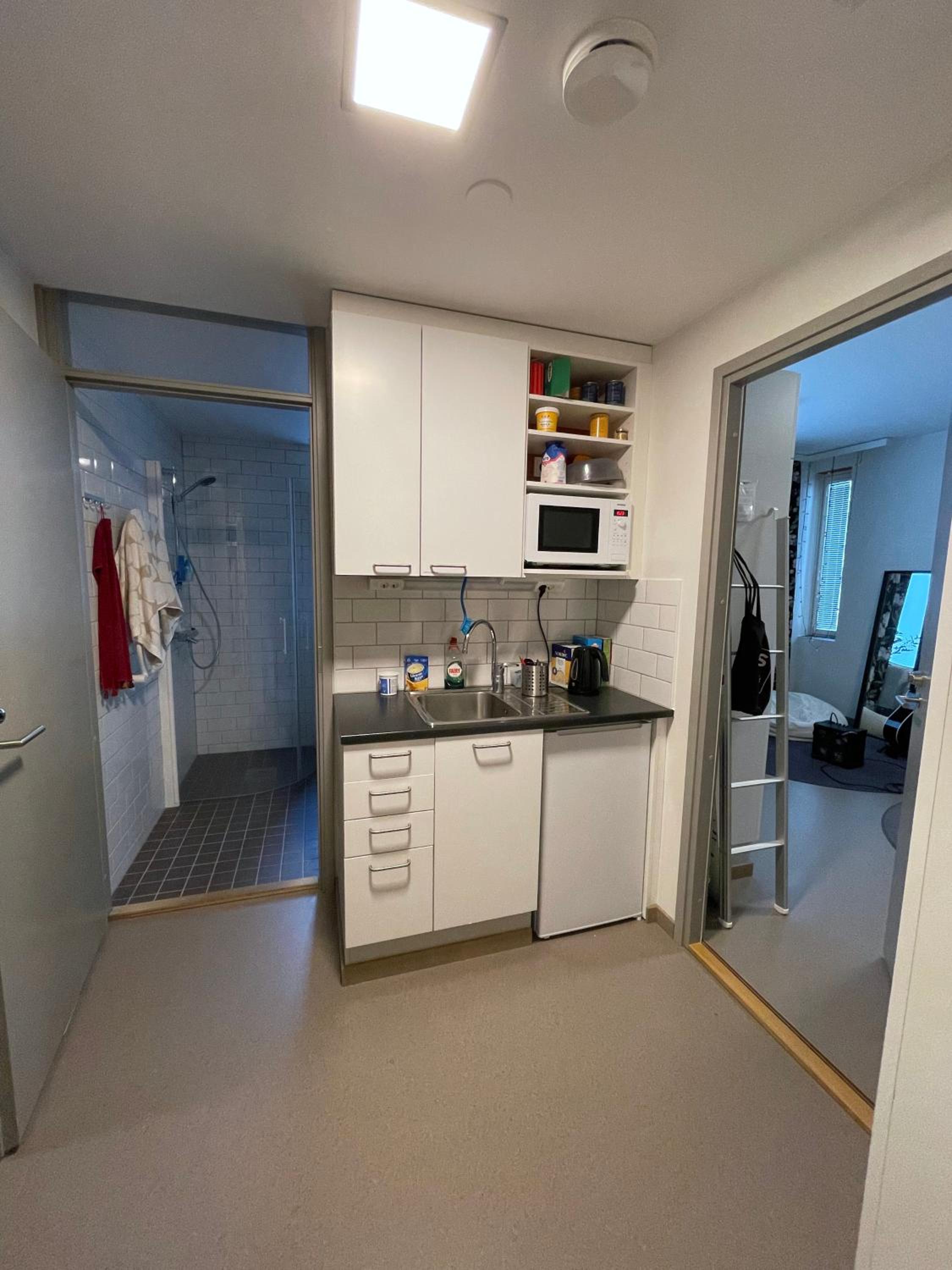 Twin Room with Shared Bathroom photo 2