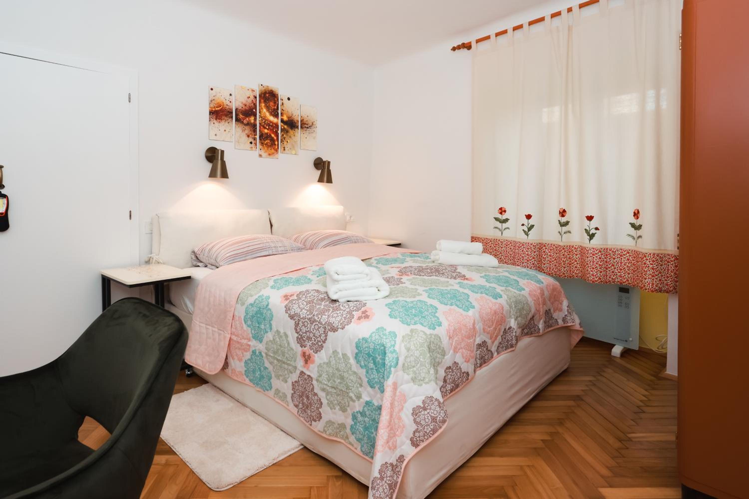 One-Bedroom Apartment - Photo 8