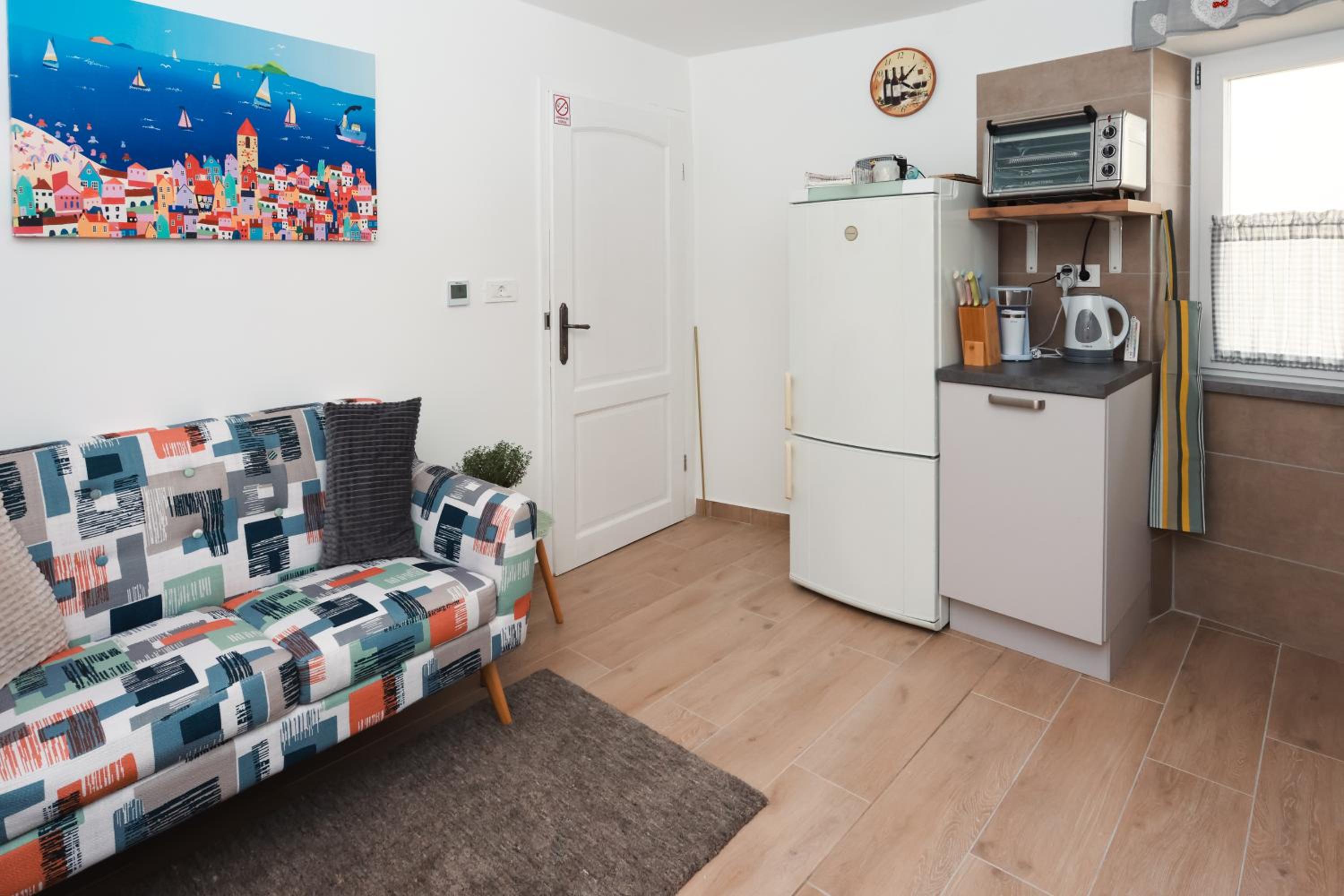 One-Bedroom Apartment - Photo 4