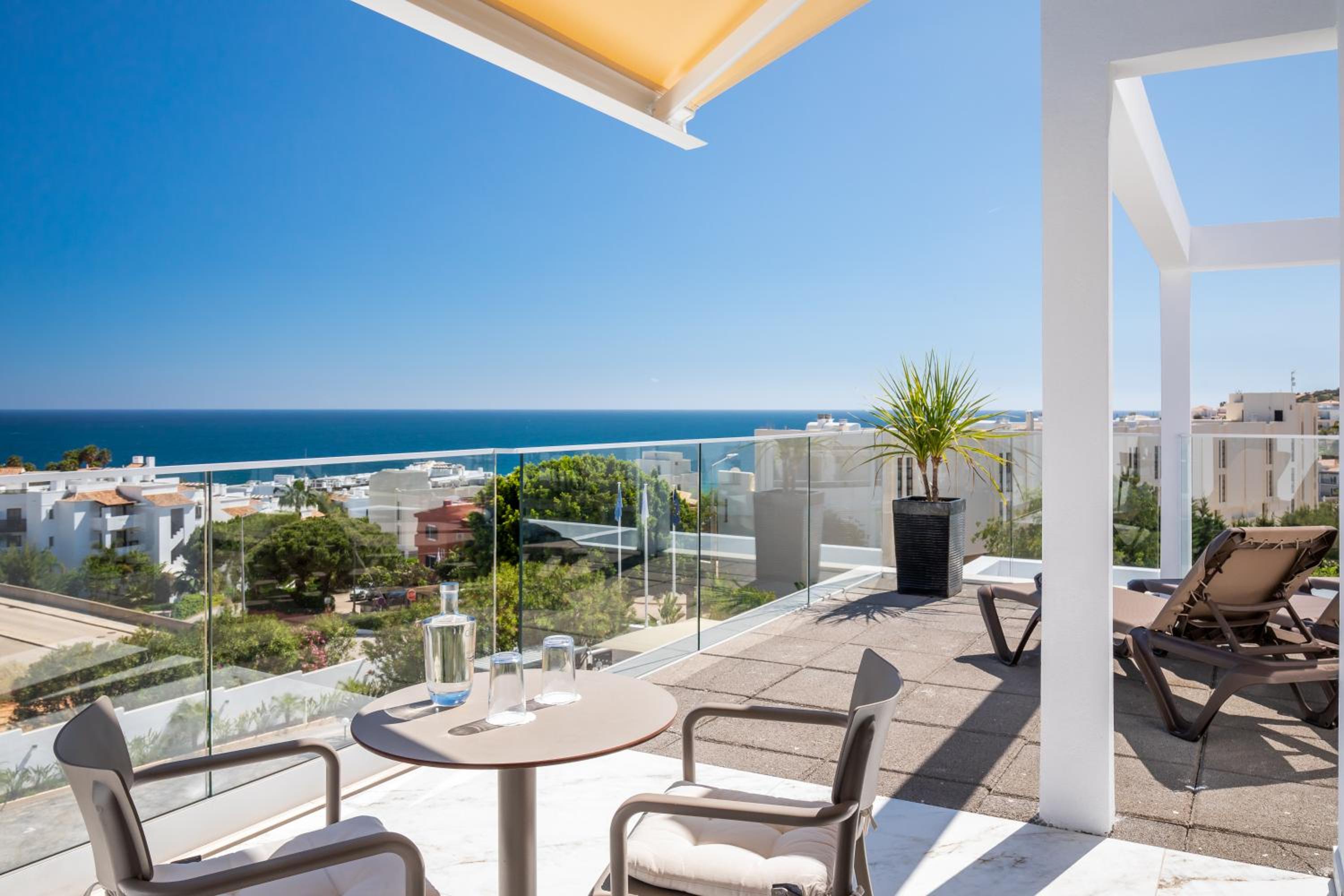 Premium Double Room with Hot Tub and Sea View - Photo 9
