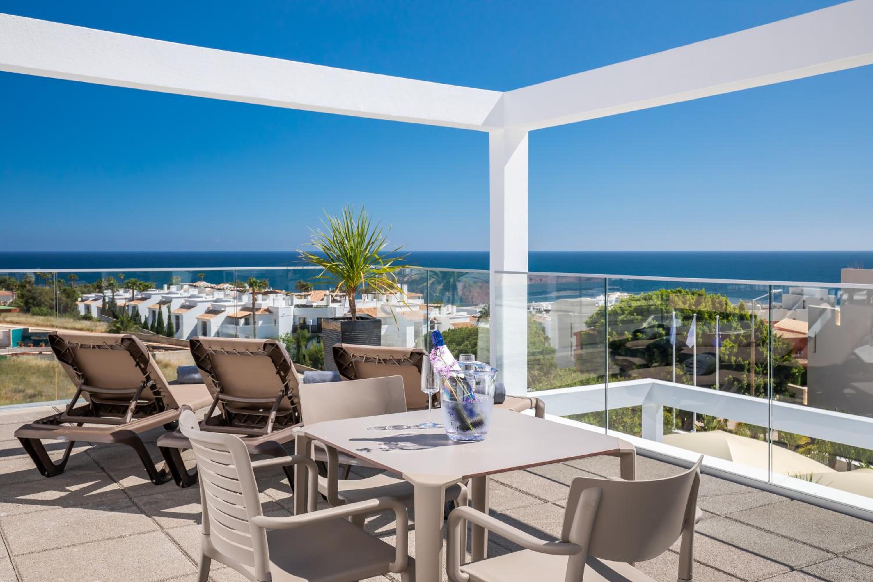 Premium Double Room with Hot Tub and Sea View - Photo 13