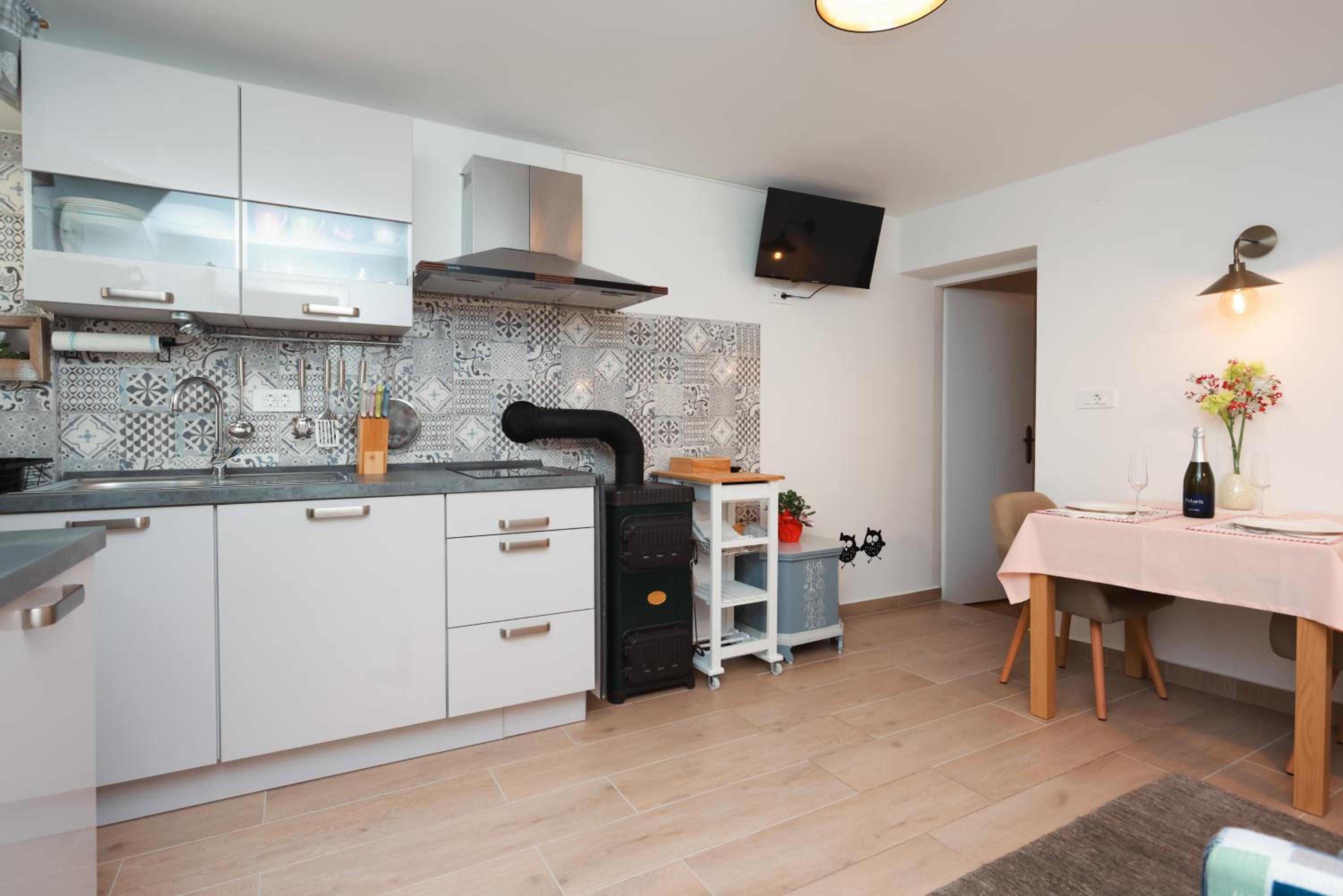 One-Bedroom Apartment - Photo 5