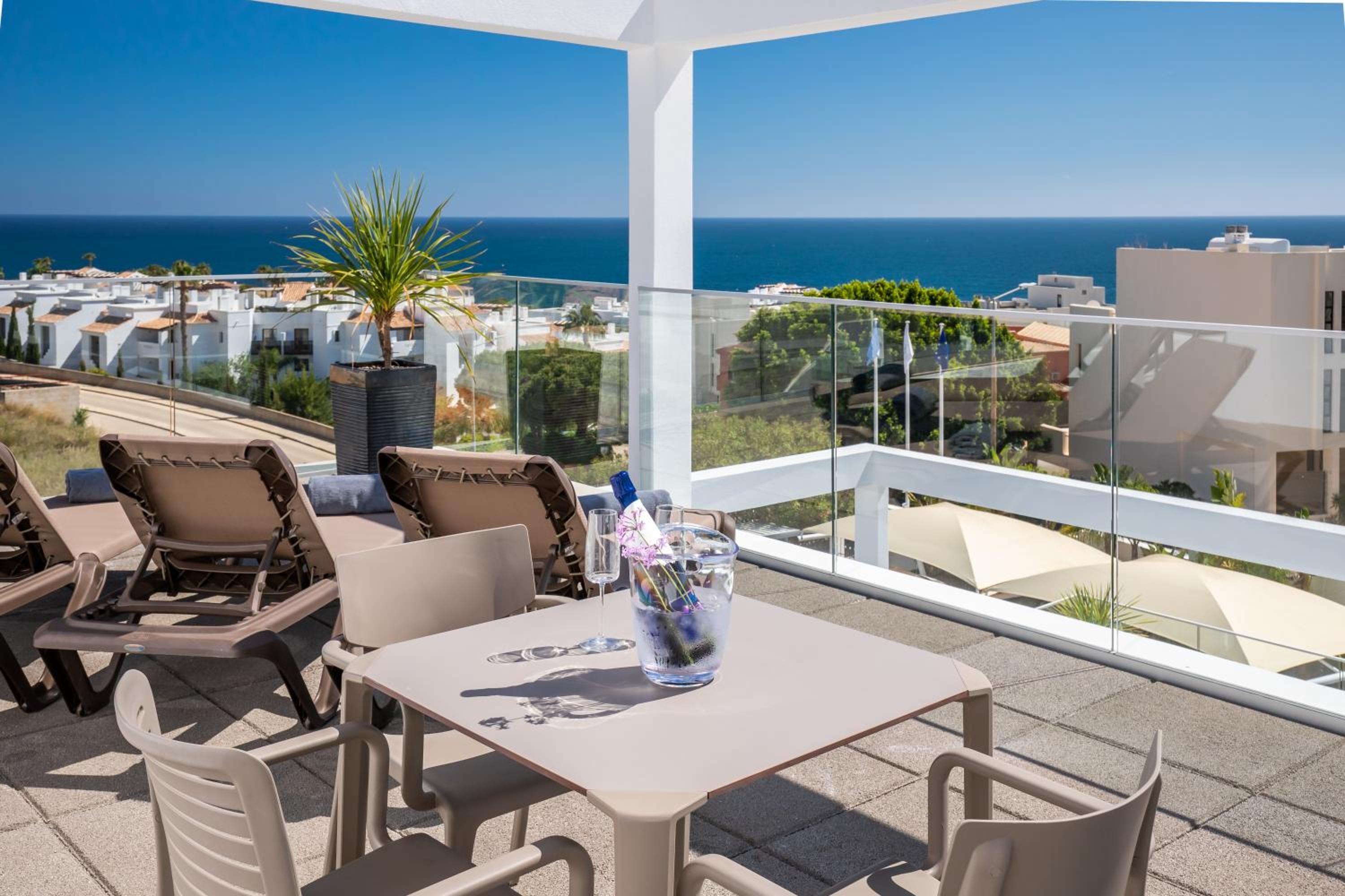 Premium Double Room with Hot Tub and Sea View - Photo 14