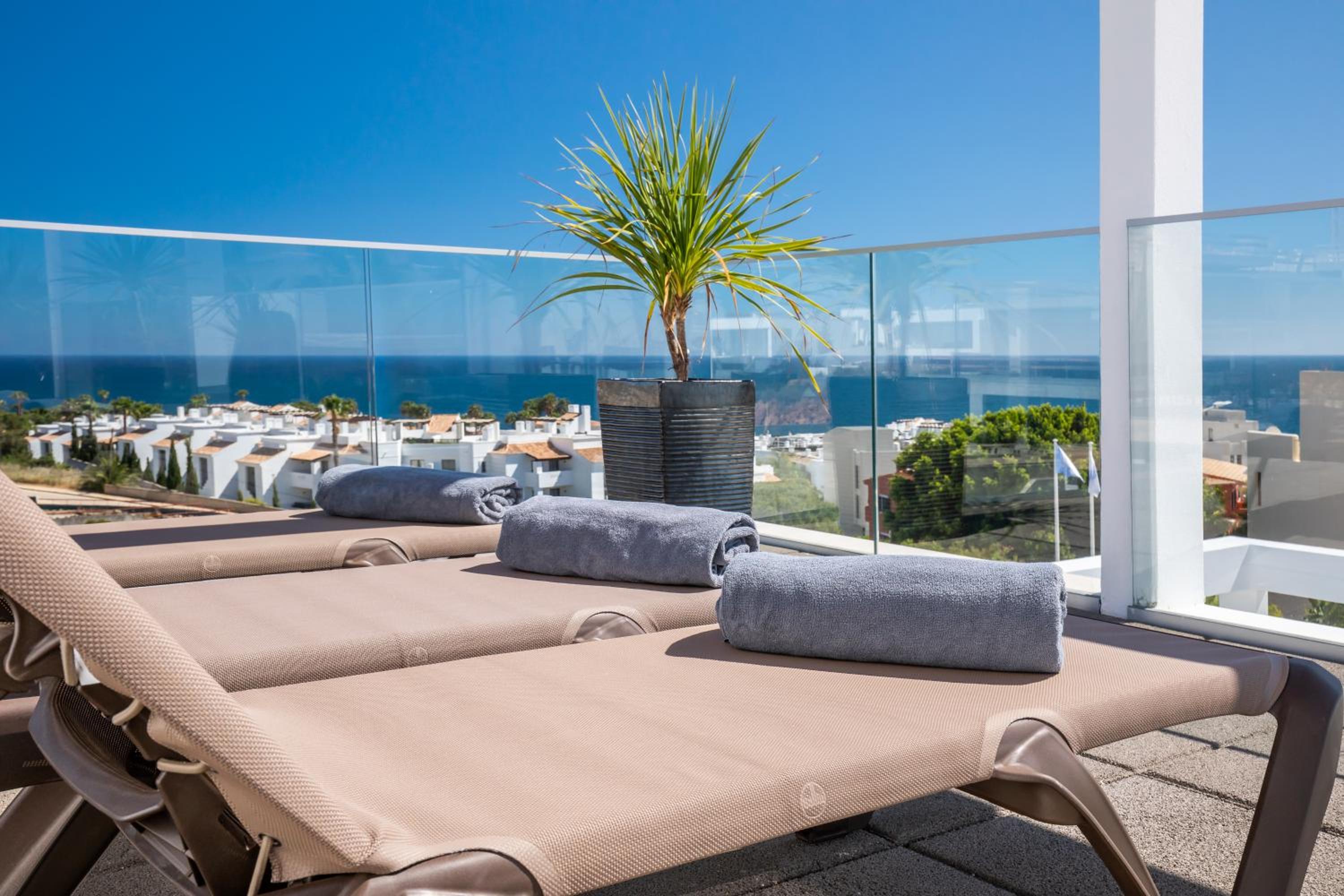 Premium Double Room with Hot Tub and Sea View - Photo 17
