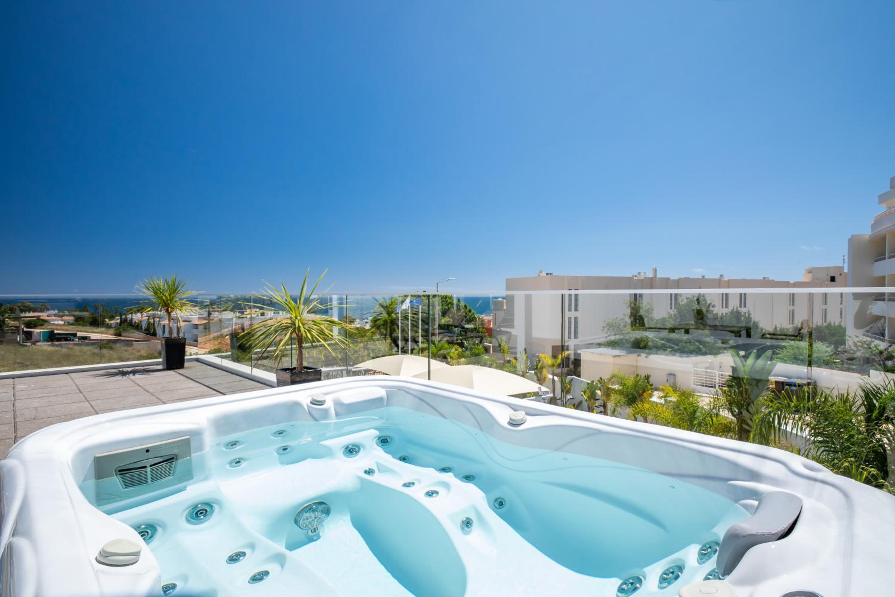 Premium Double Room with Hot Tub and Sea View - Photo 12