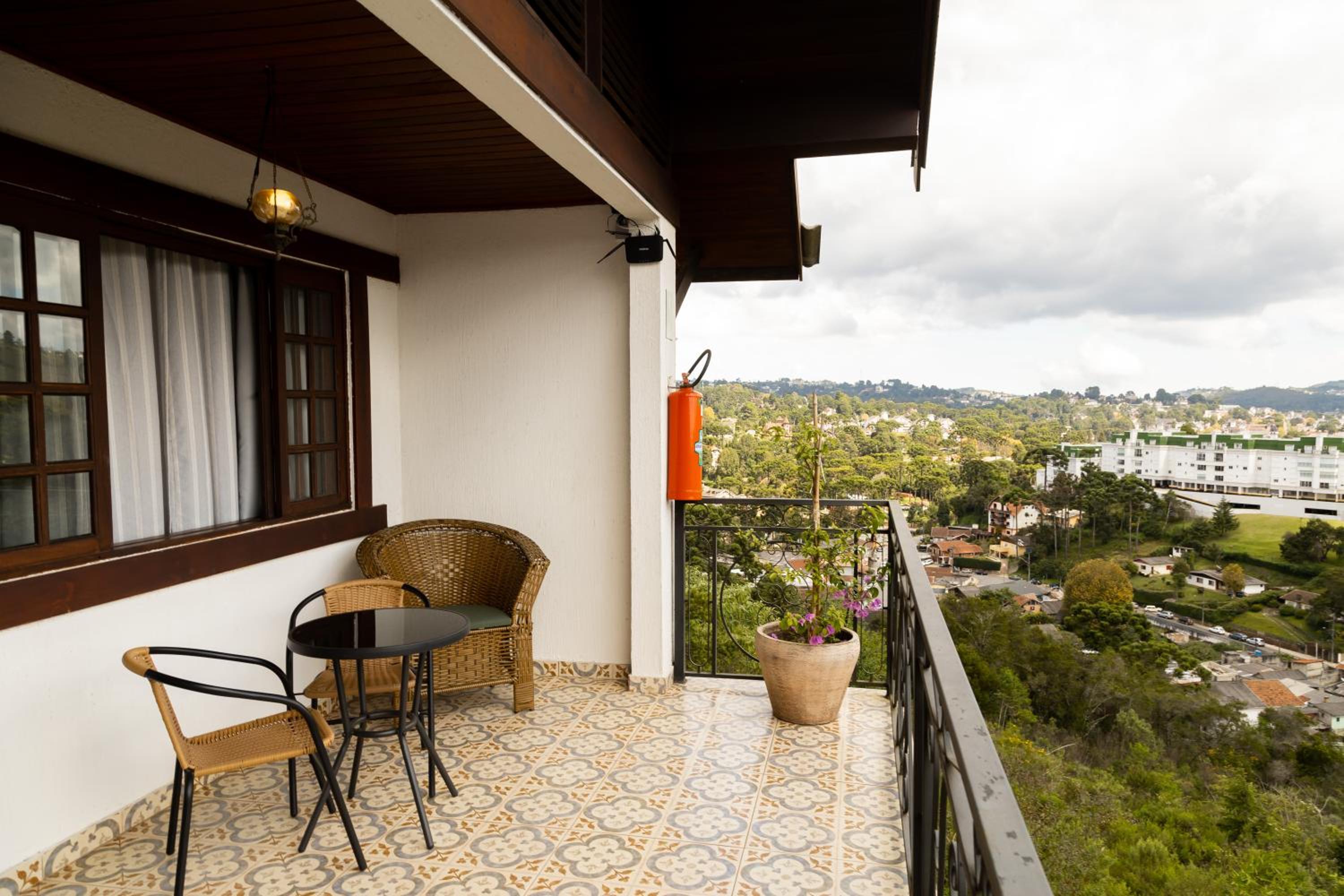 Apartment with Mountain View thumbnail 6