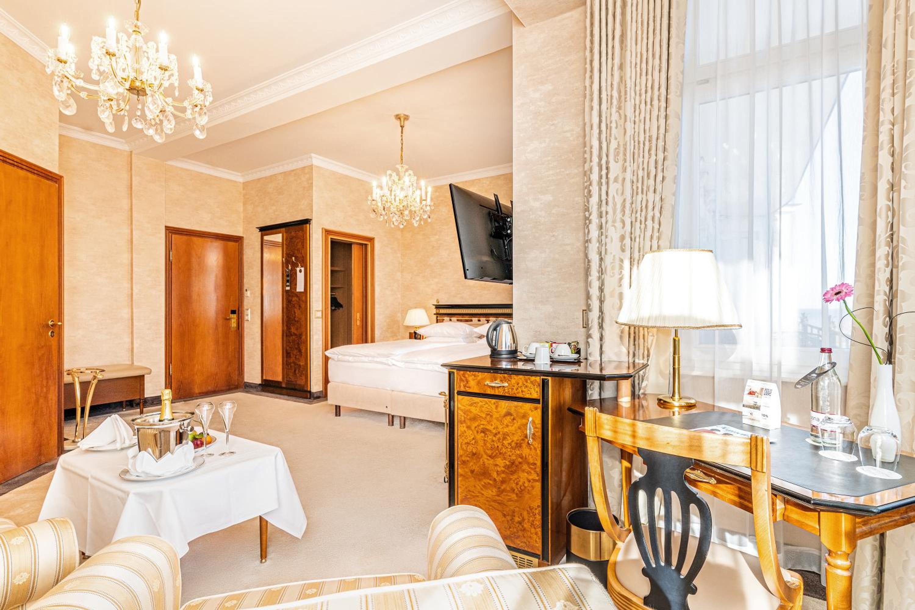 Junior Suite with Sea View photo 3