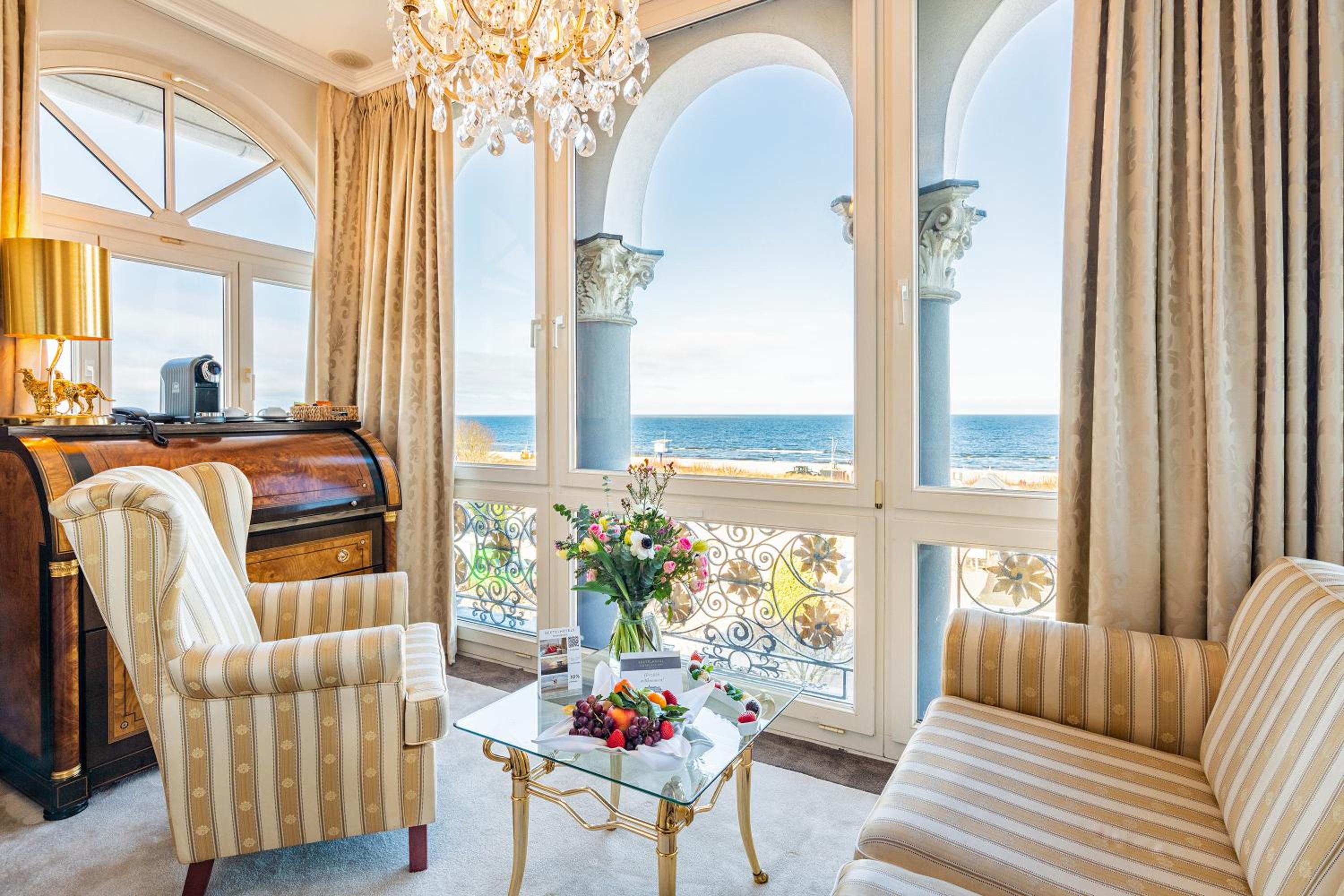 Senior Suite with Sea View photo 2
