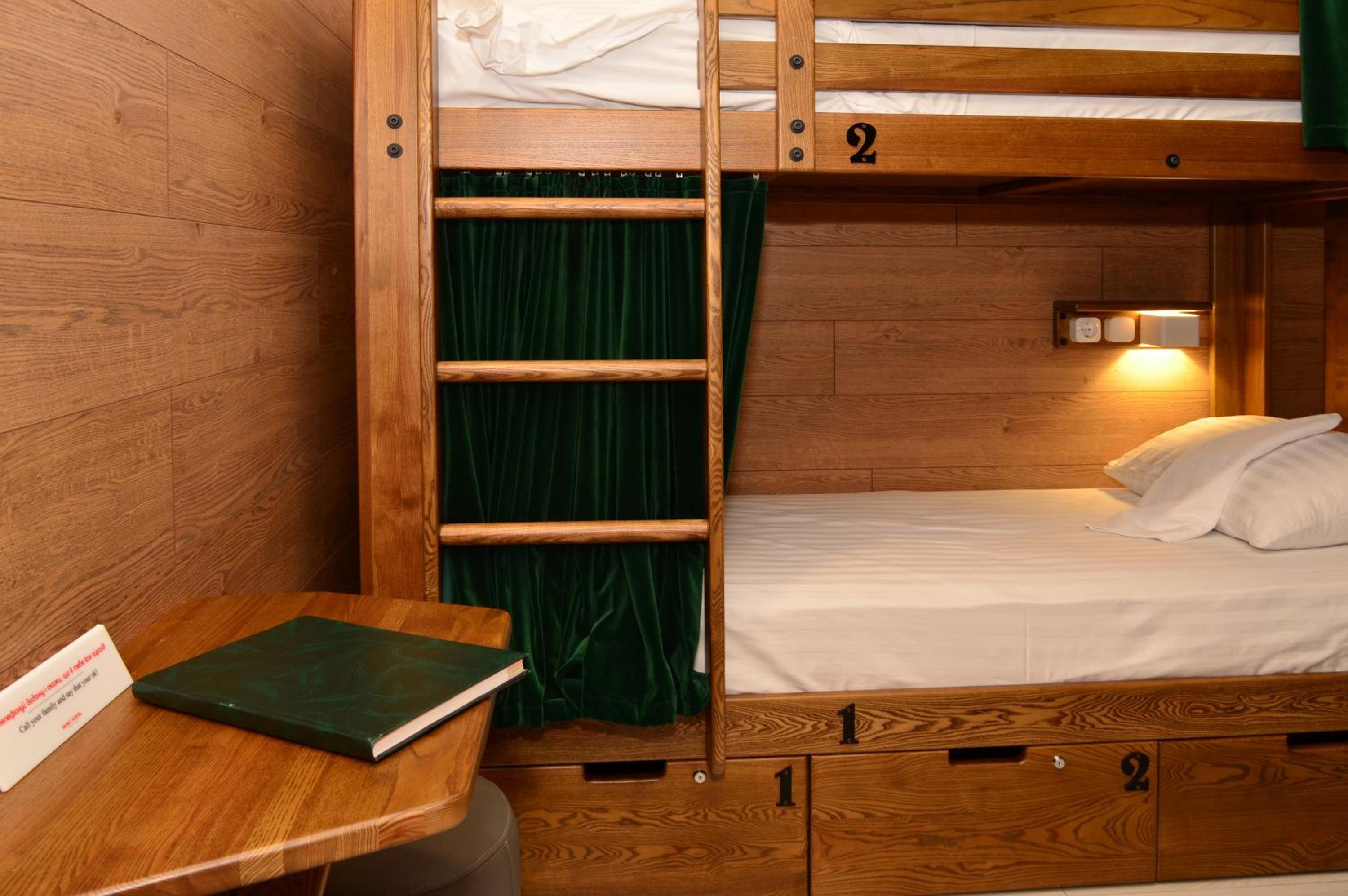 Bed in 6-Bed Mixed Dormitory Room photo 1
