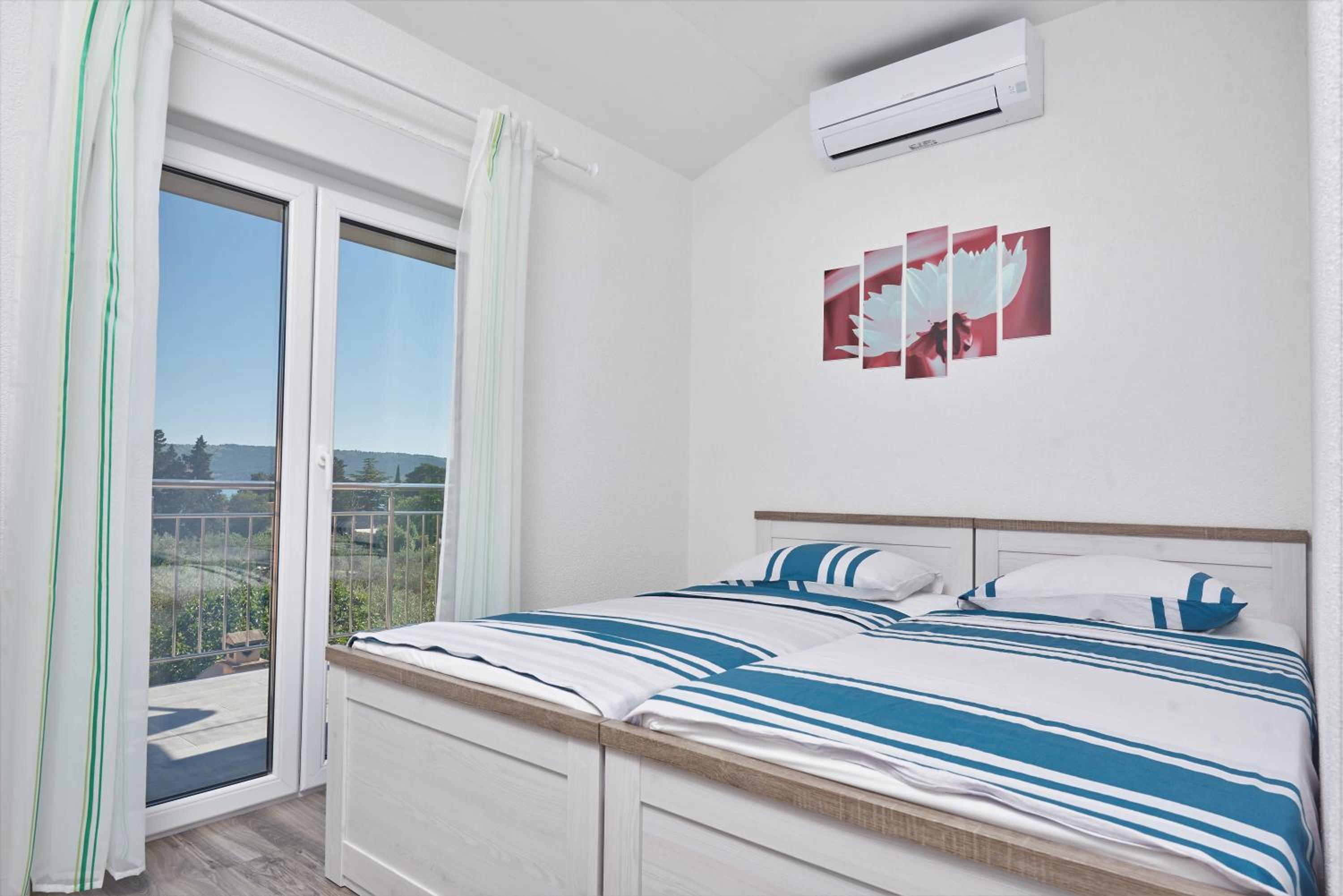 Twin Room with Sea View - Photo 5