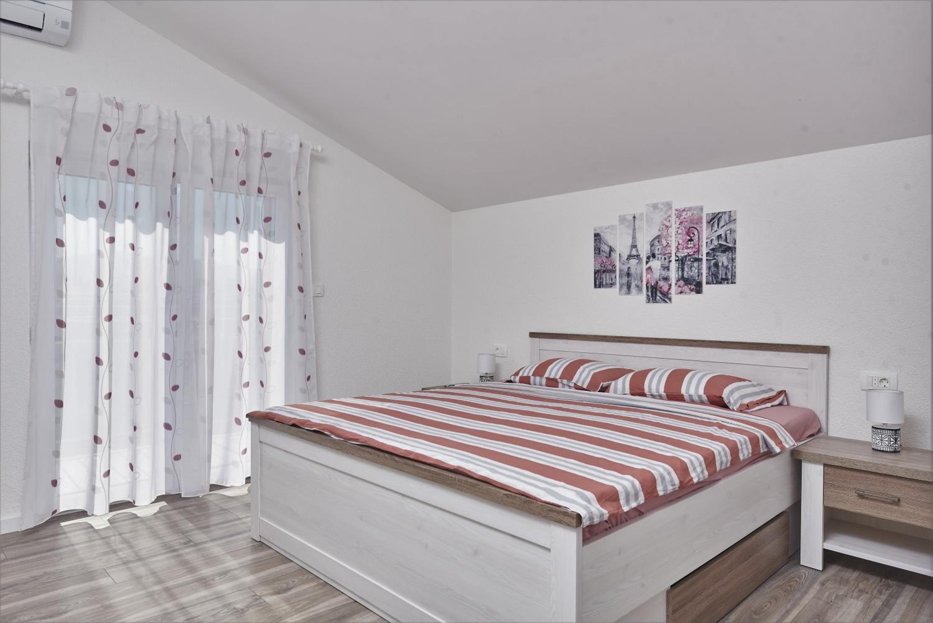 Deluxe Double Room with Balcony and Sea View - Photo 9