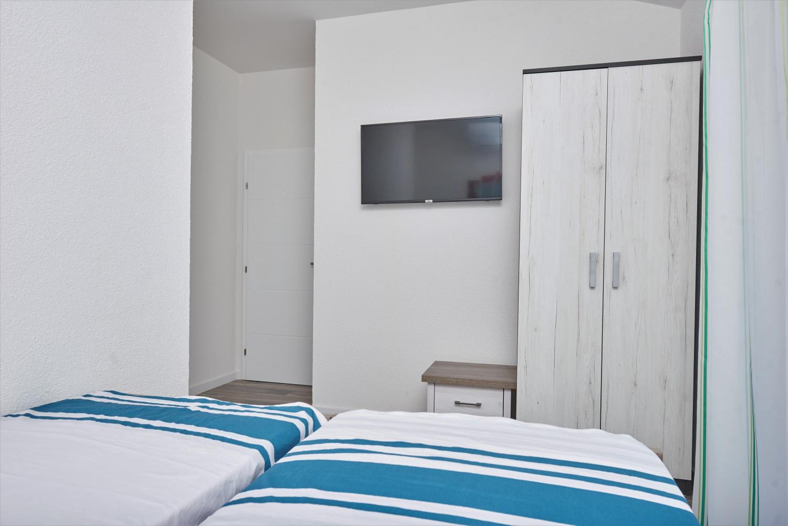 Twin Room with Sea View - Photo 9