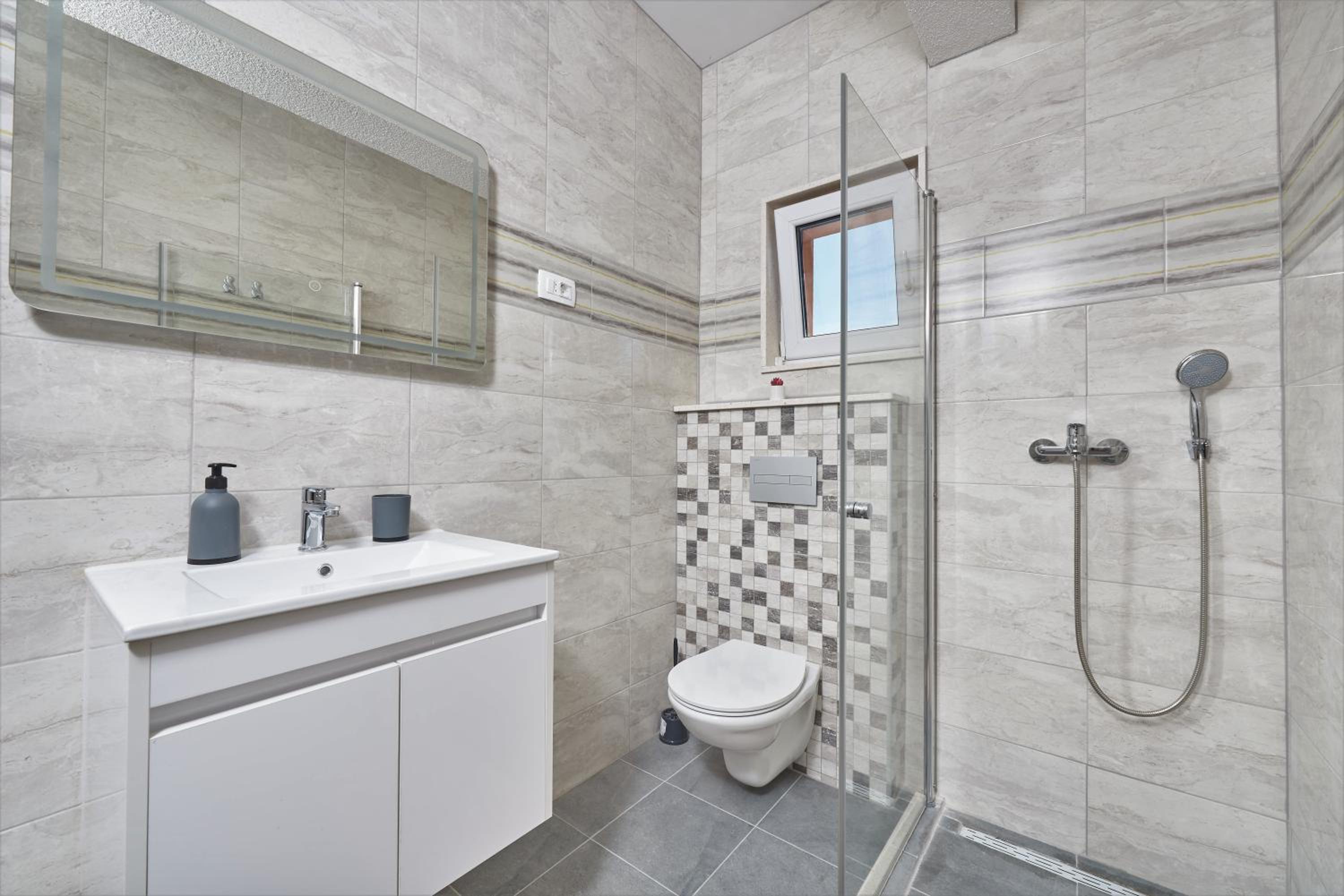 Twin Room with Sea View - Photo 7