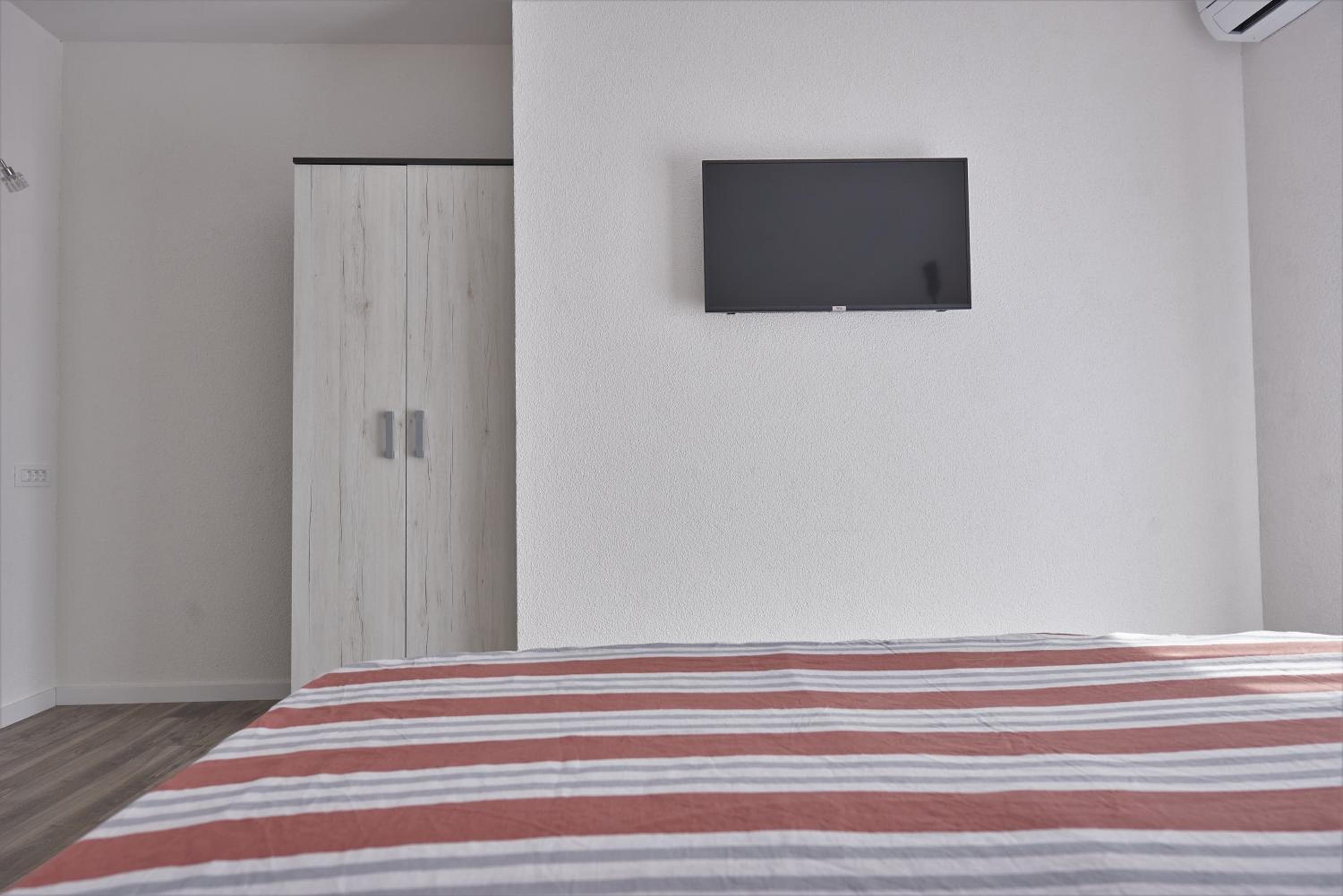 Deluxe Double Room with Balcony and Sea View - Photo 4