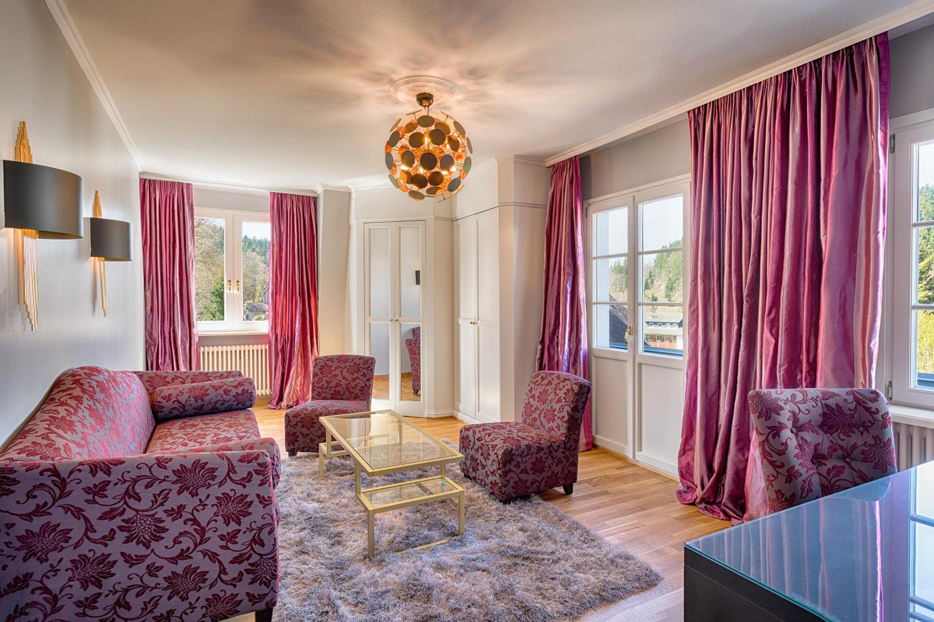Deluxe Junior Suite photo 2