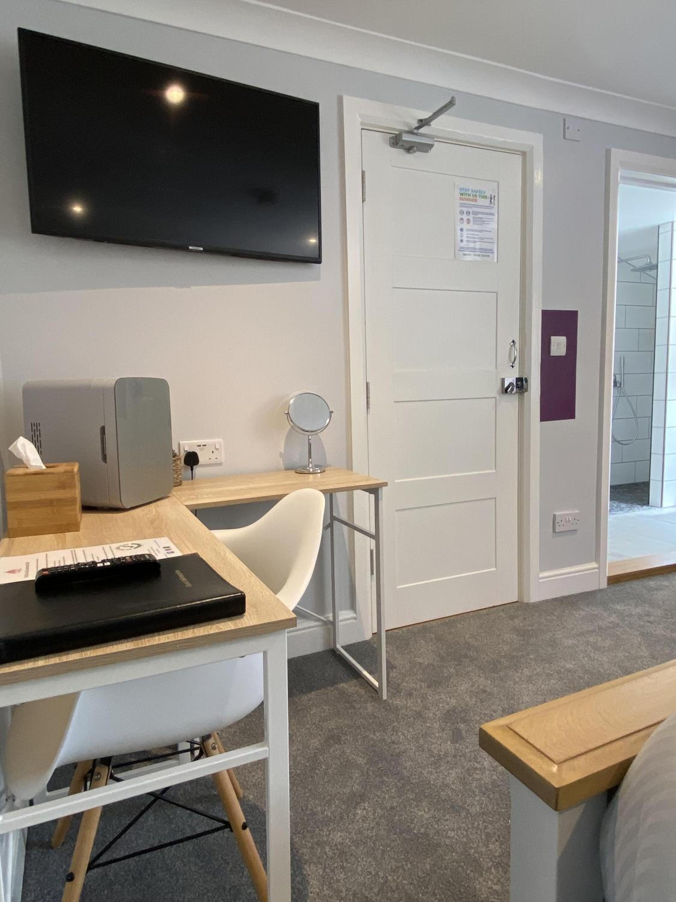 Deluxe King Room - Photo 4