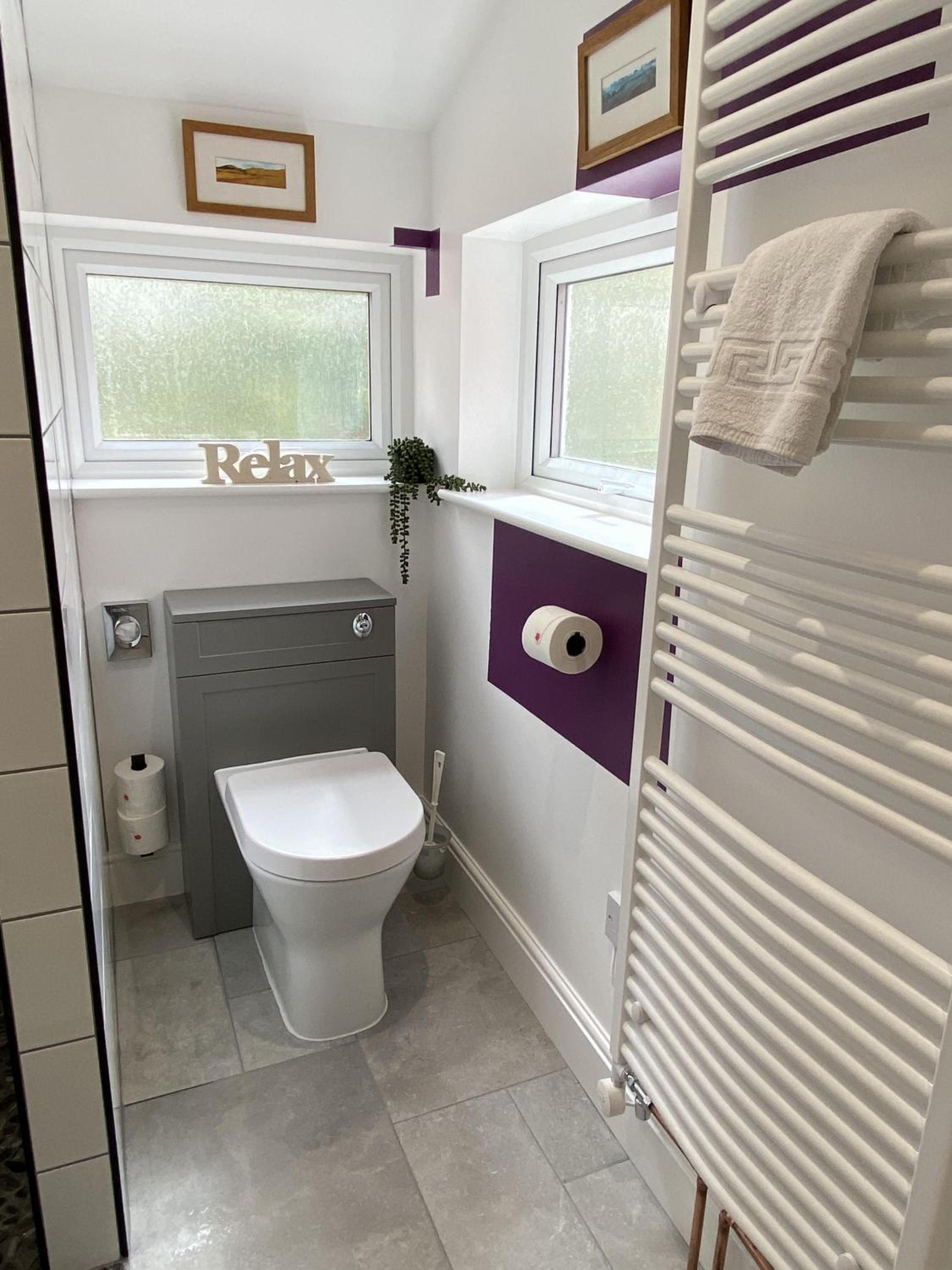 Deluxe King Room - Photo 9