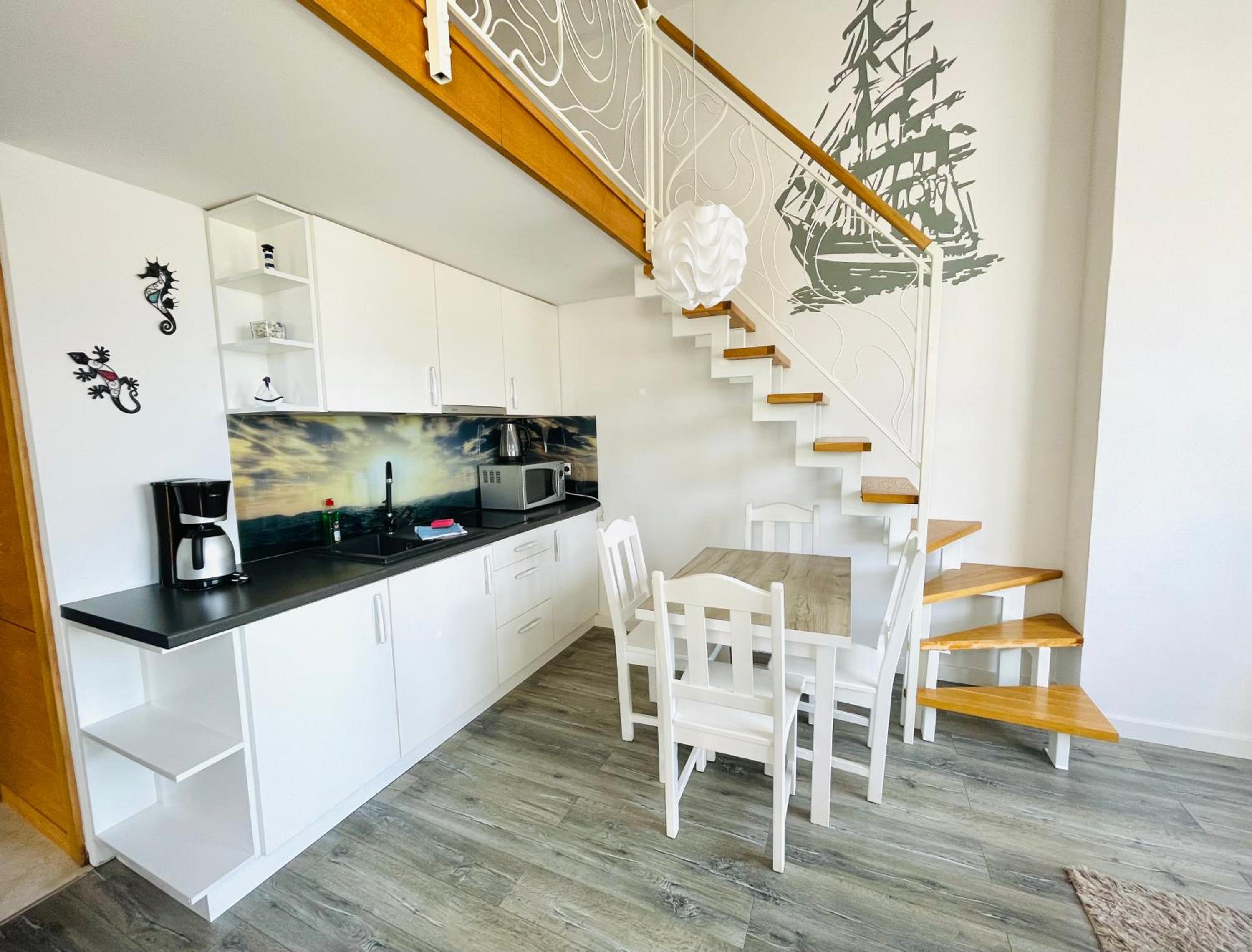 One Bedroom Apartment with Mezzanine and a Living Room, photo 6