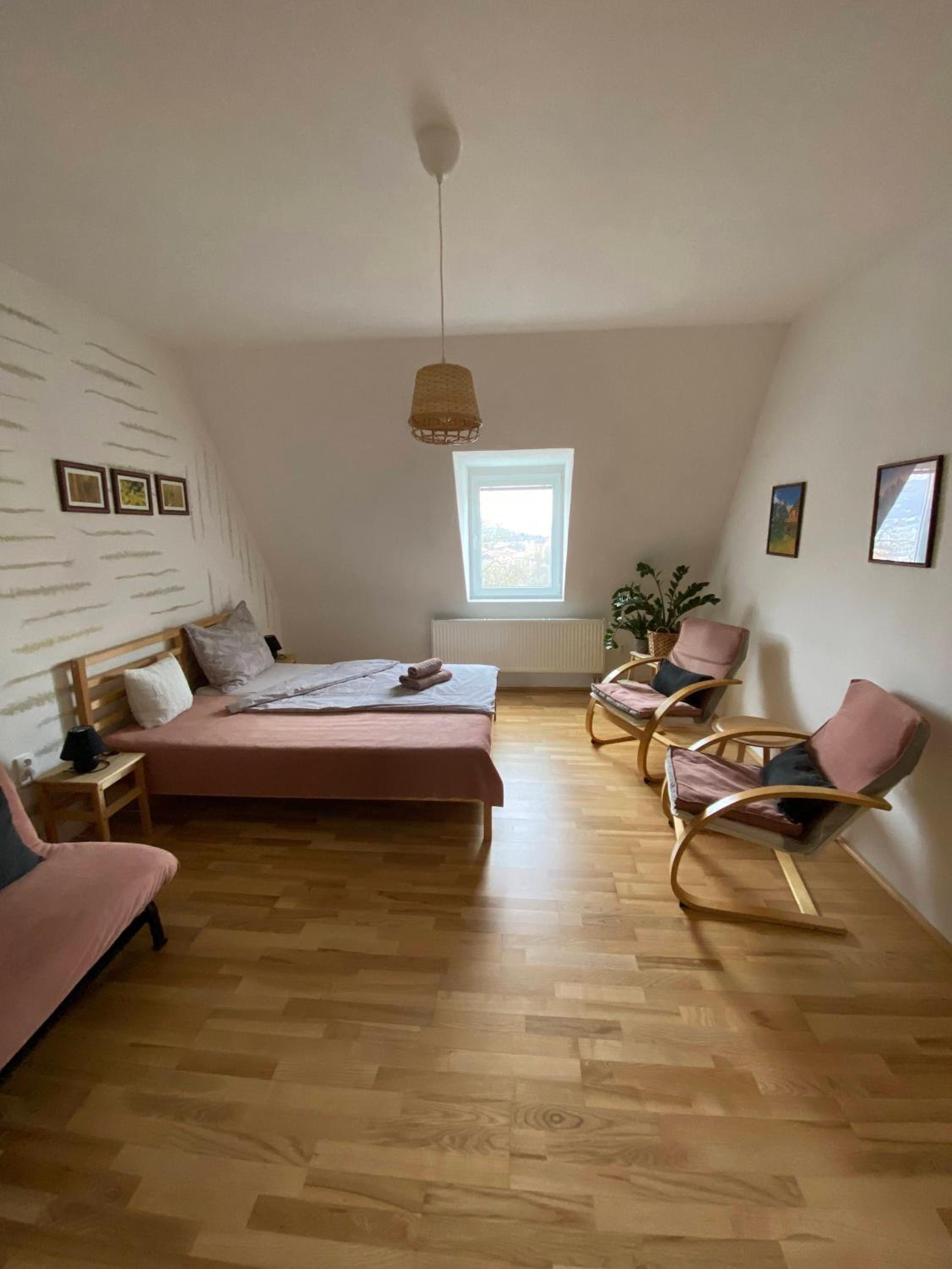 Double Room with Private Bathroom - Photo 7