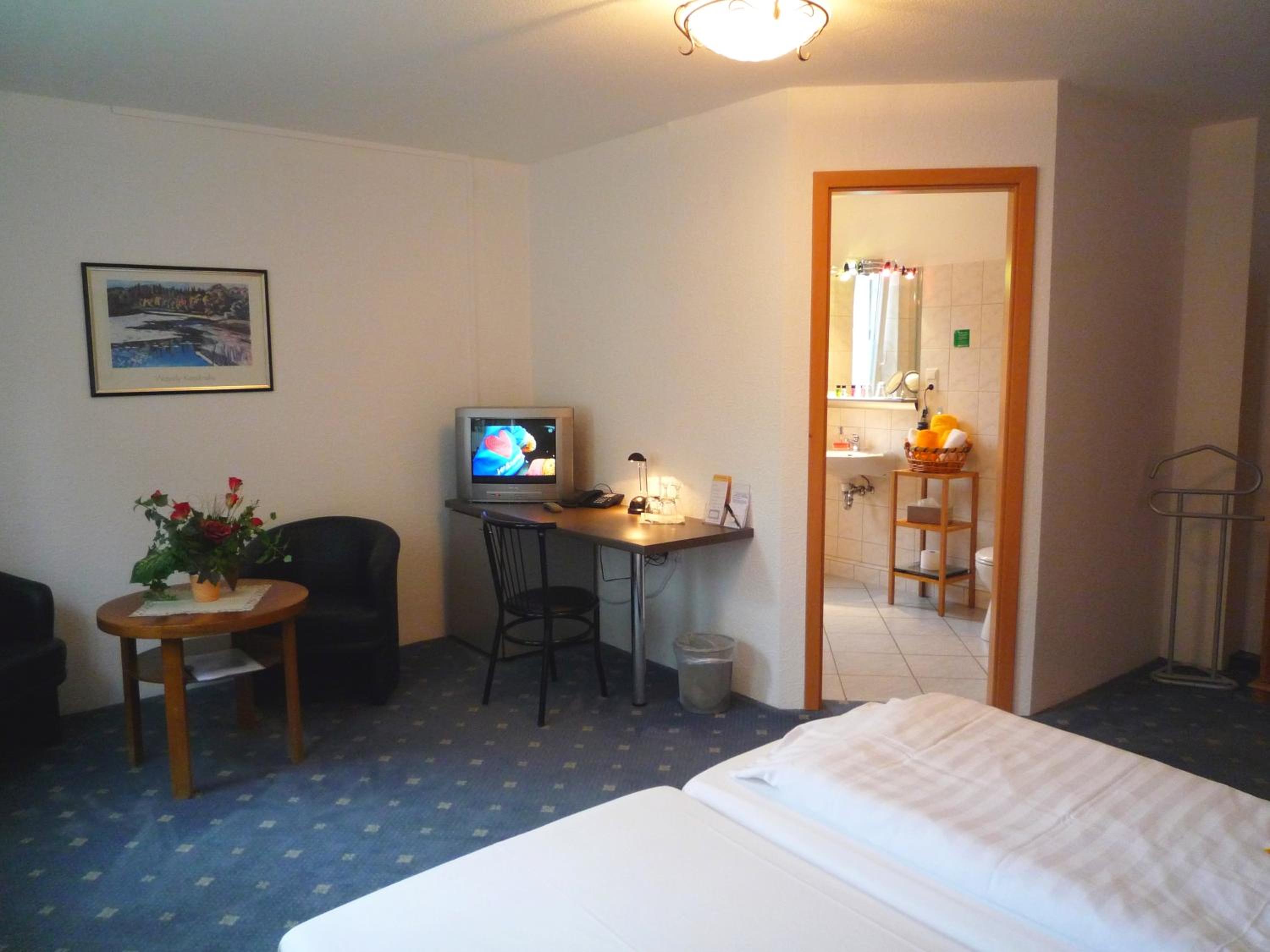 Double Room - Photo 9