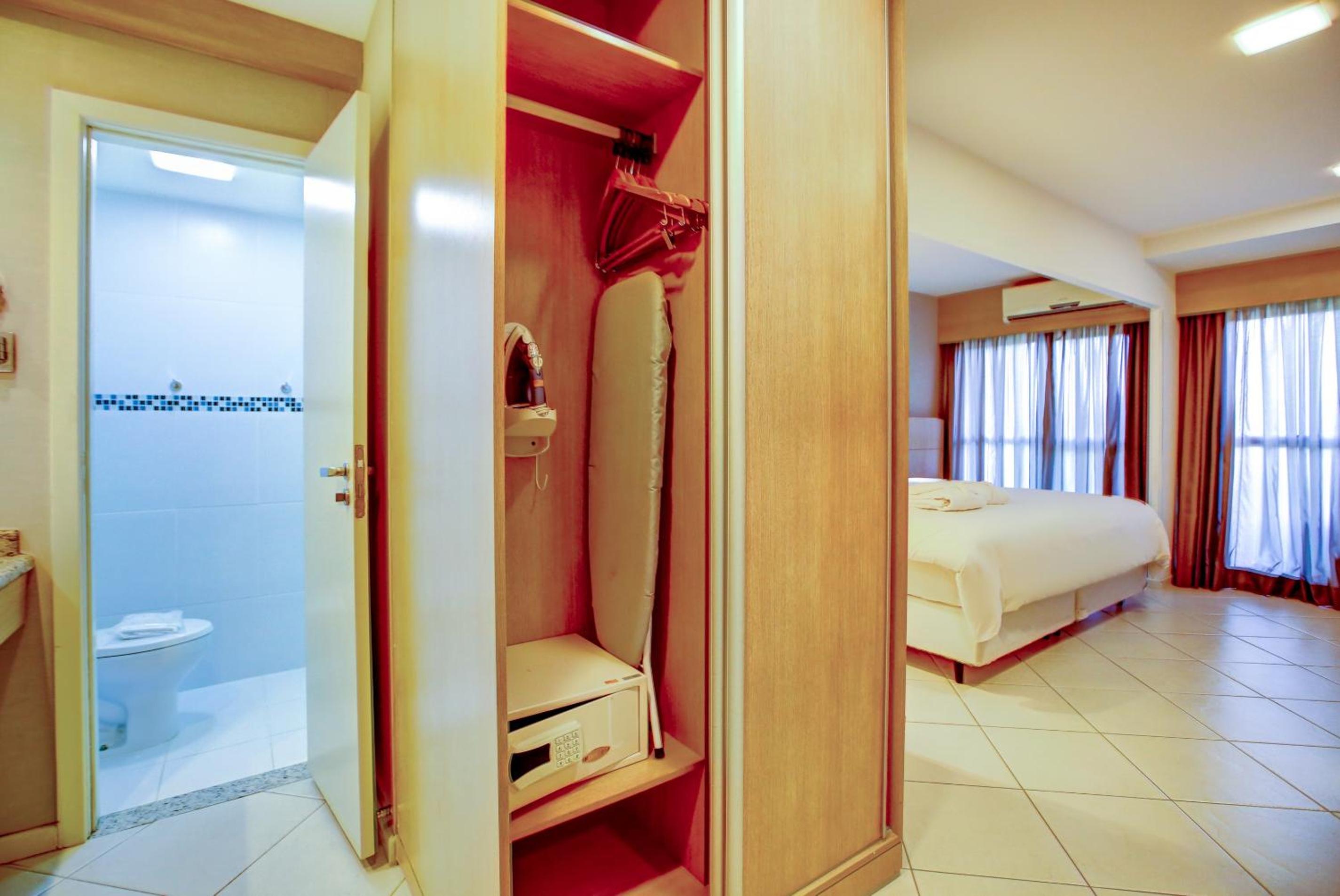 Executive King Room thumbnail 6
