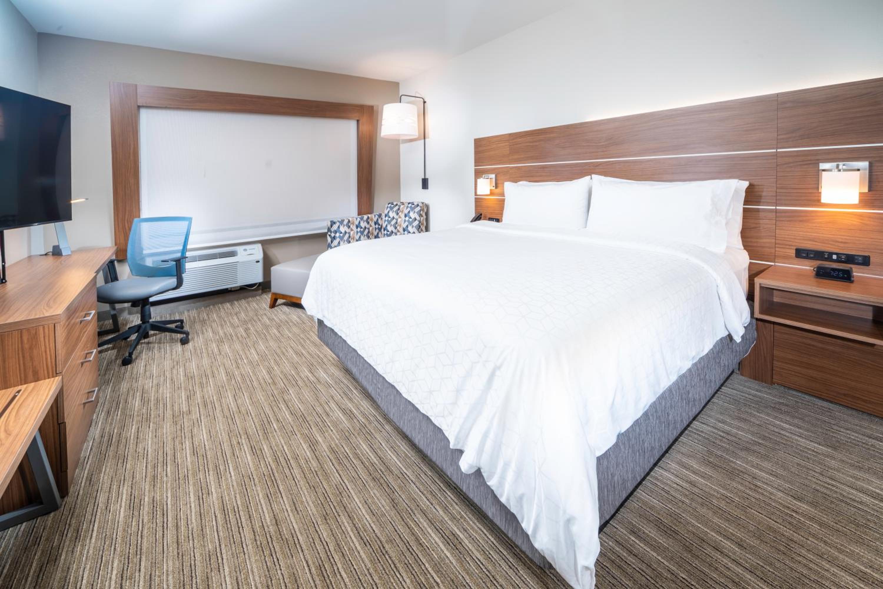 Standard King Room - Photo 4