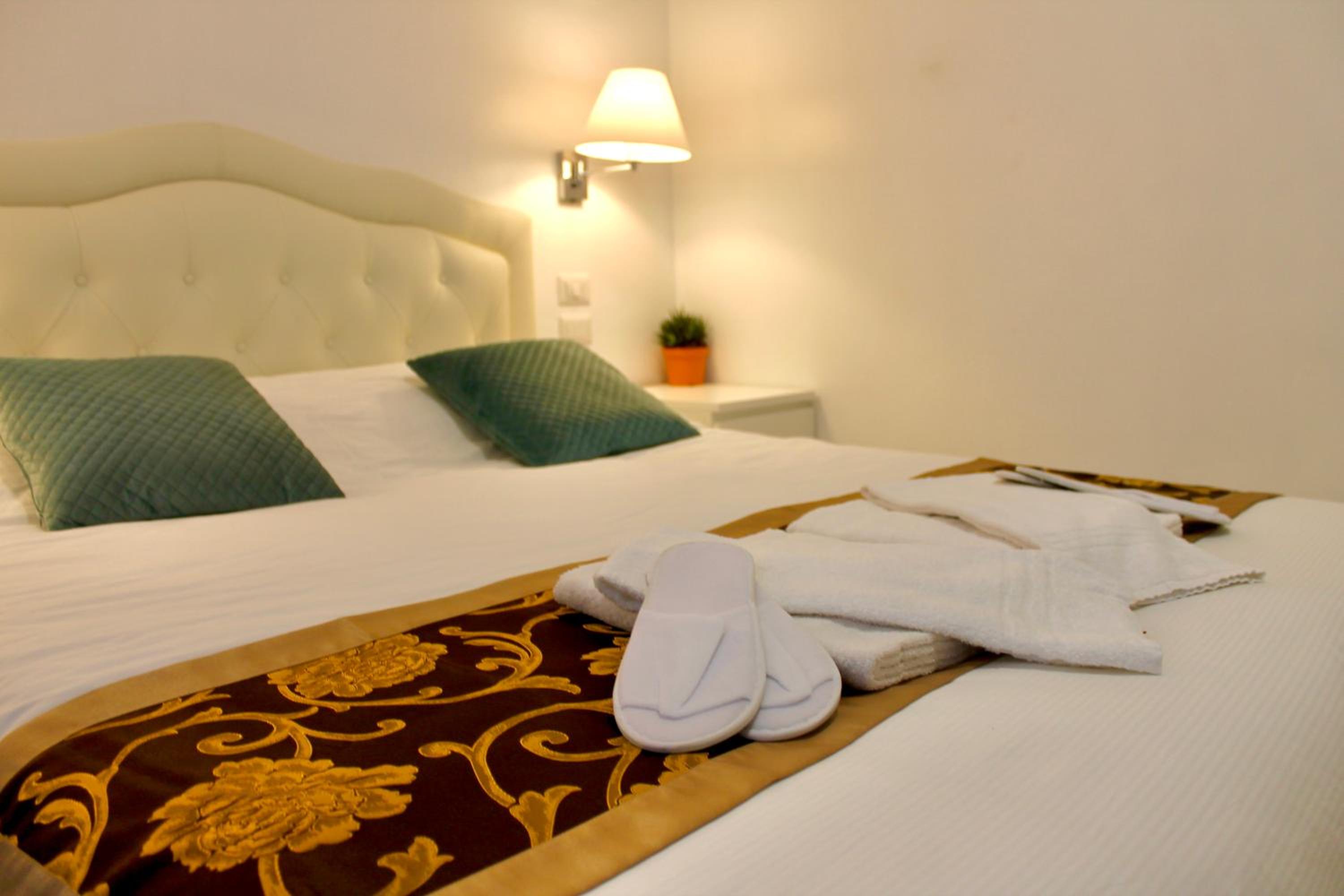 Large Double Room photo 1
