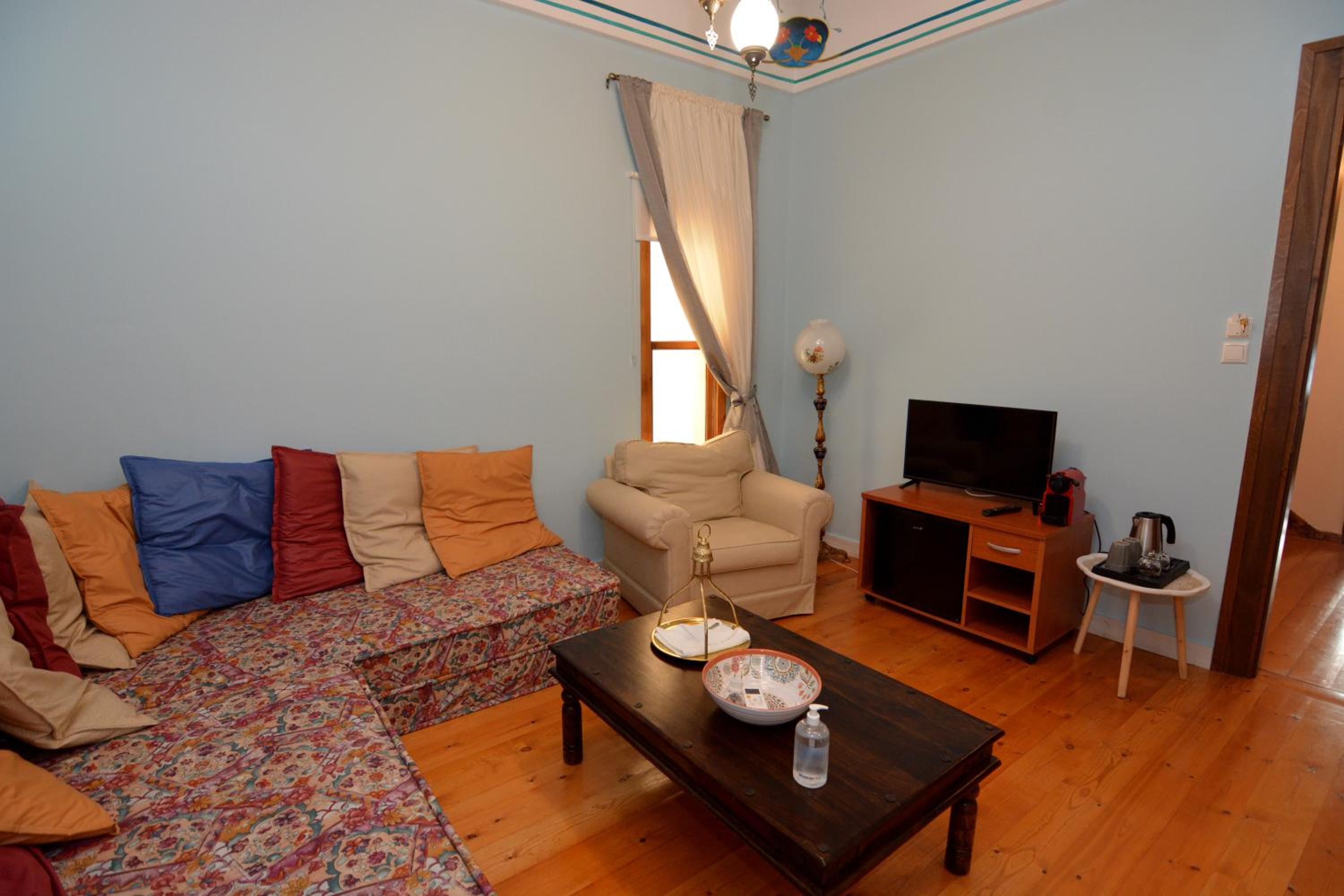 Apartment with Garden View - Photo 8