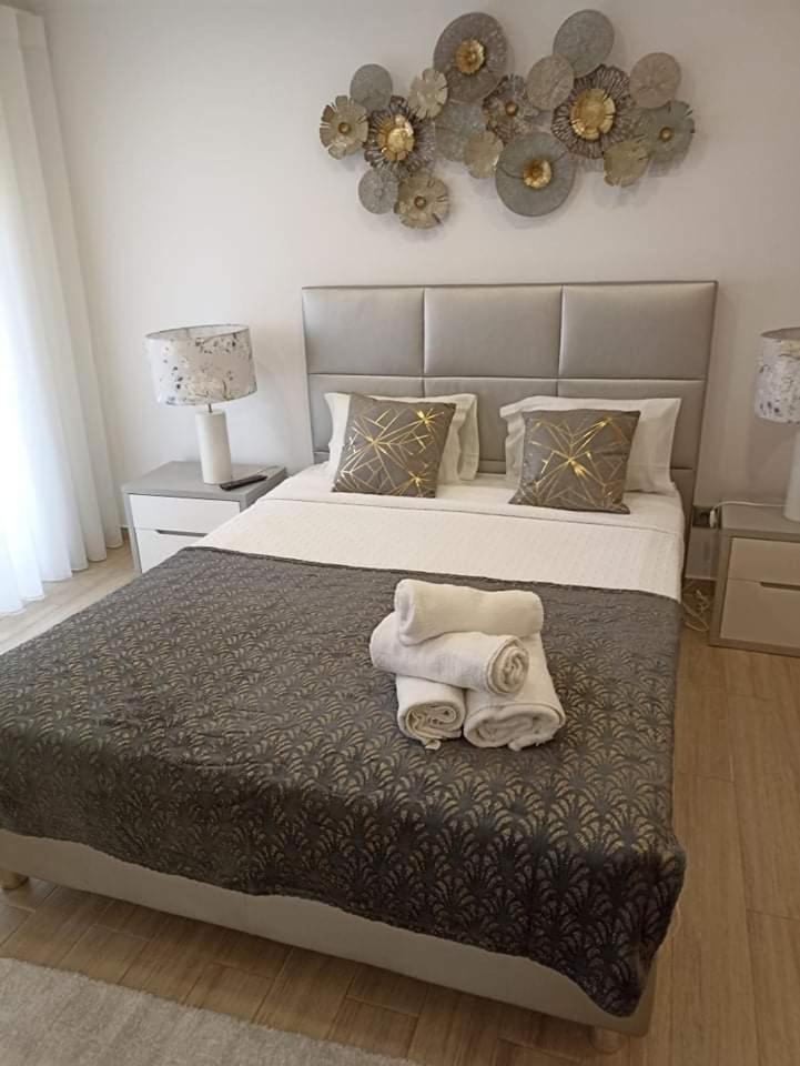 Double Room with Balcony (2 Adults + 1 Child) - Photo 2