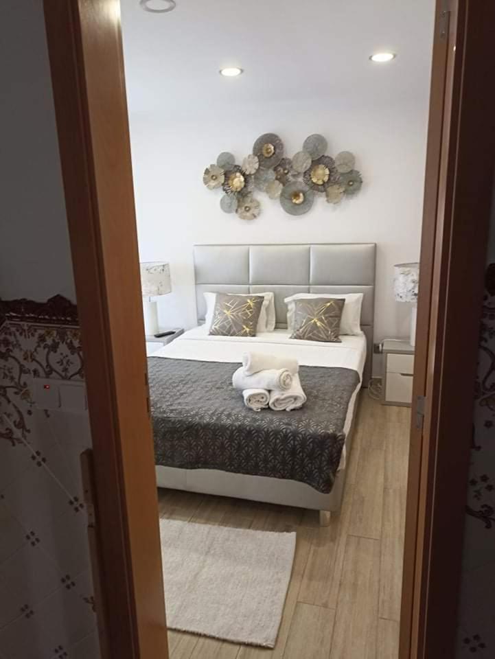 Double Room with Balcony (2 Adults + 1 Child) - Photo 1