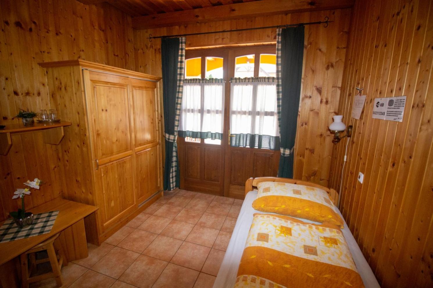 Two-Bedroom Apartment with 5 beds and Terrace photo 1