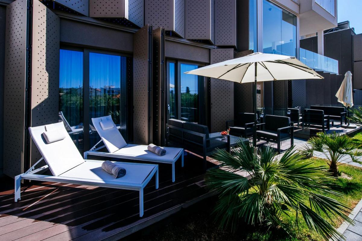 Apartment with Terrace photo 1