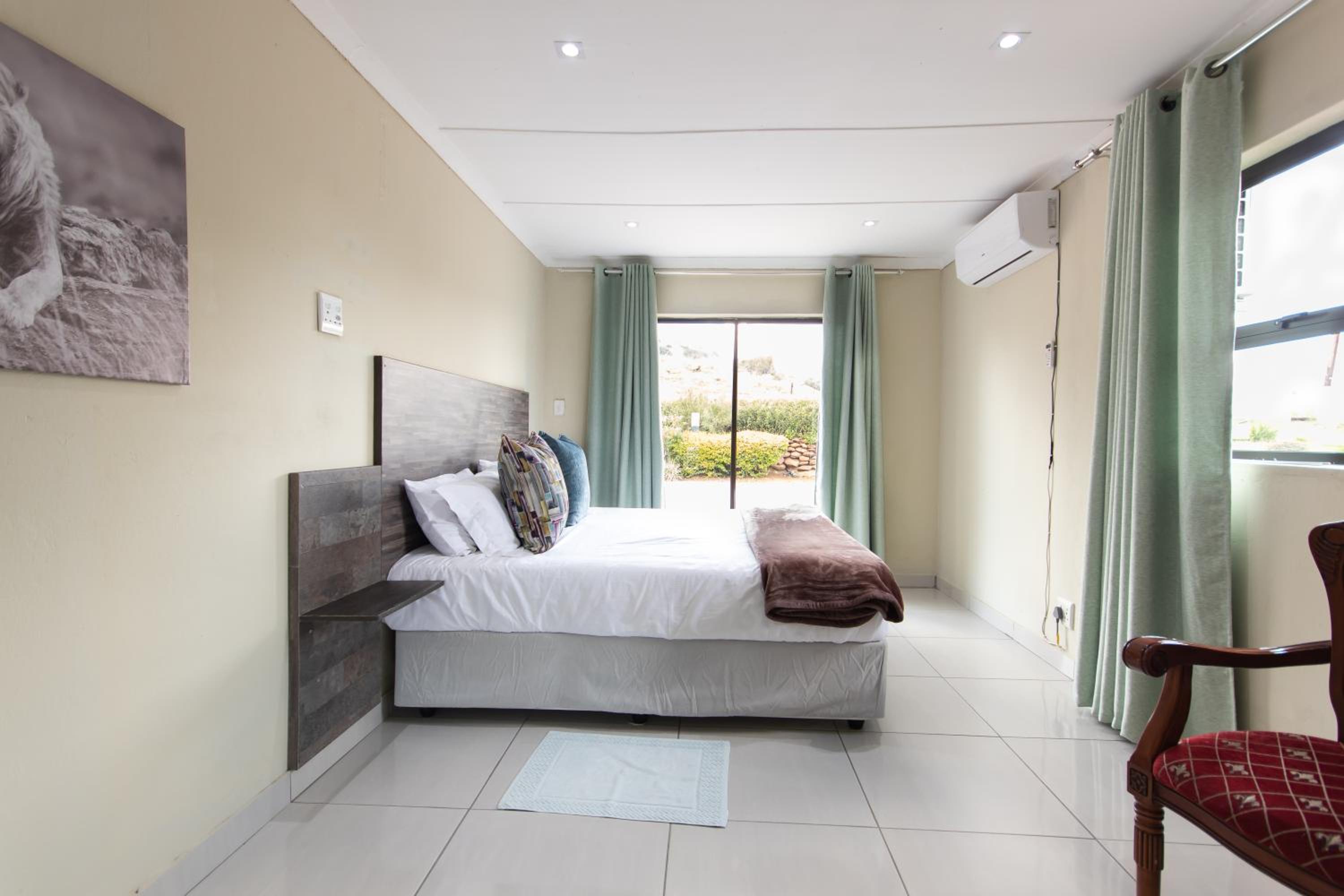 Large Double or Twin Room photo 1