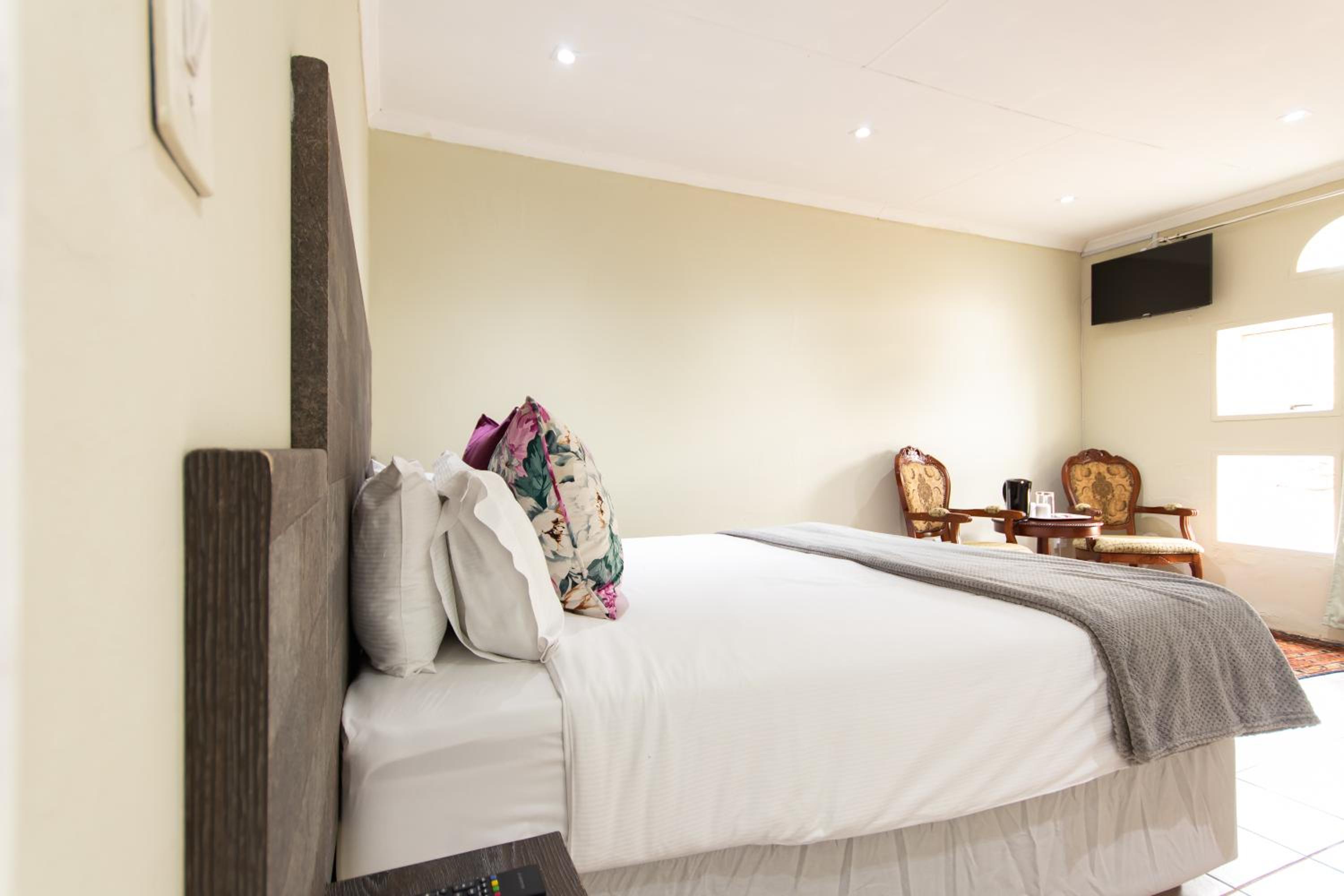 Large Double or Twin Room photo 2