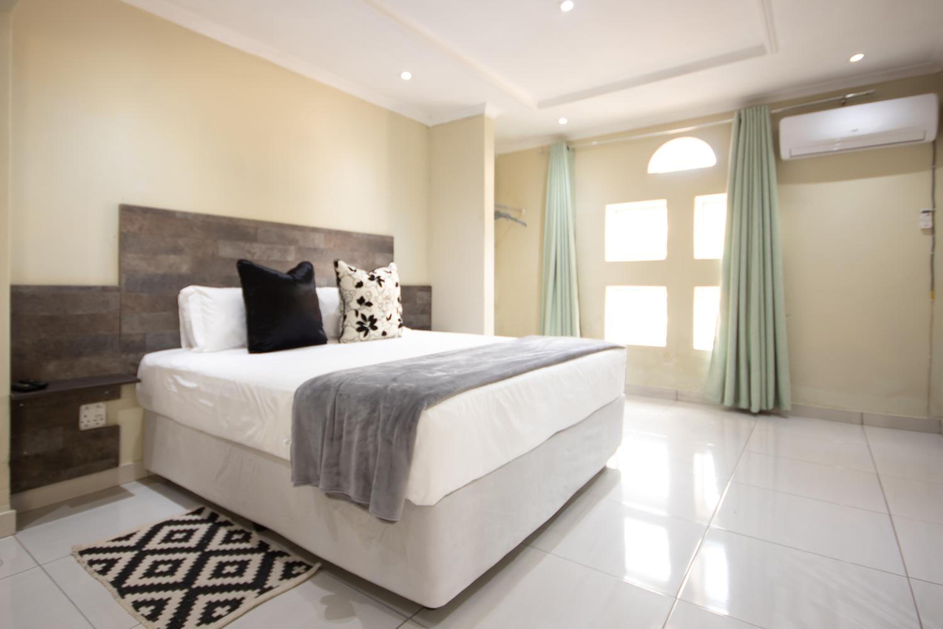 Large Double or Twin Room photo 3