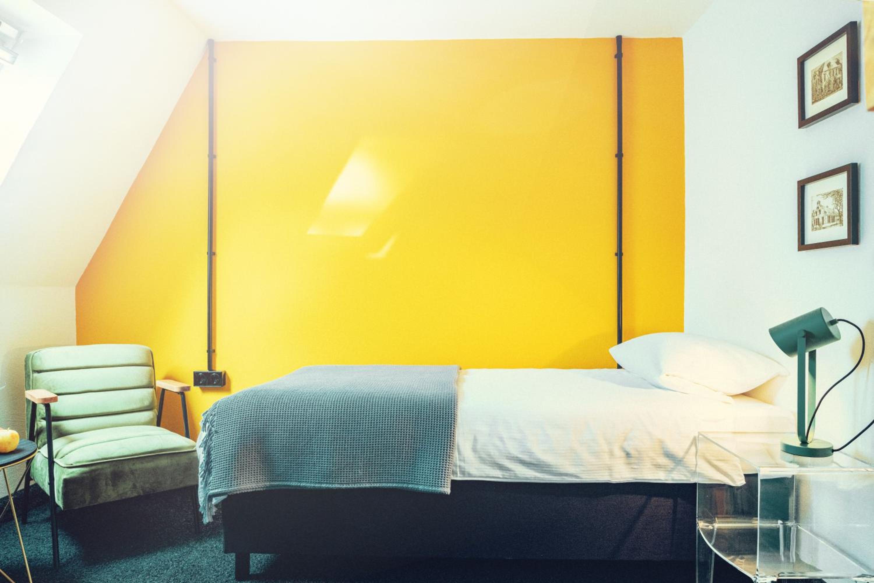 Single Room with Bathroom photo 1