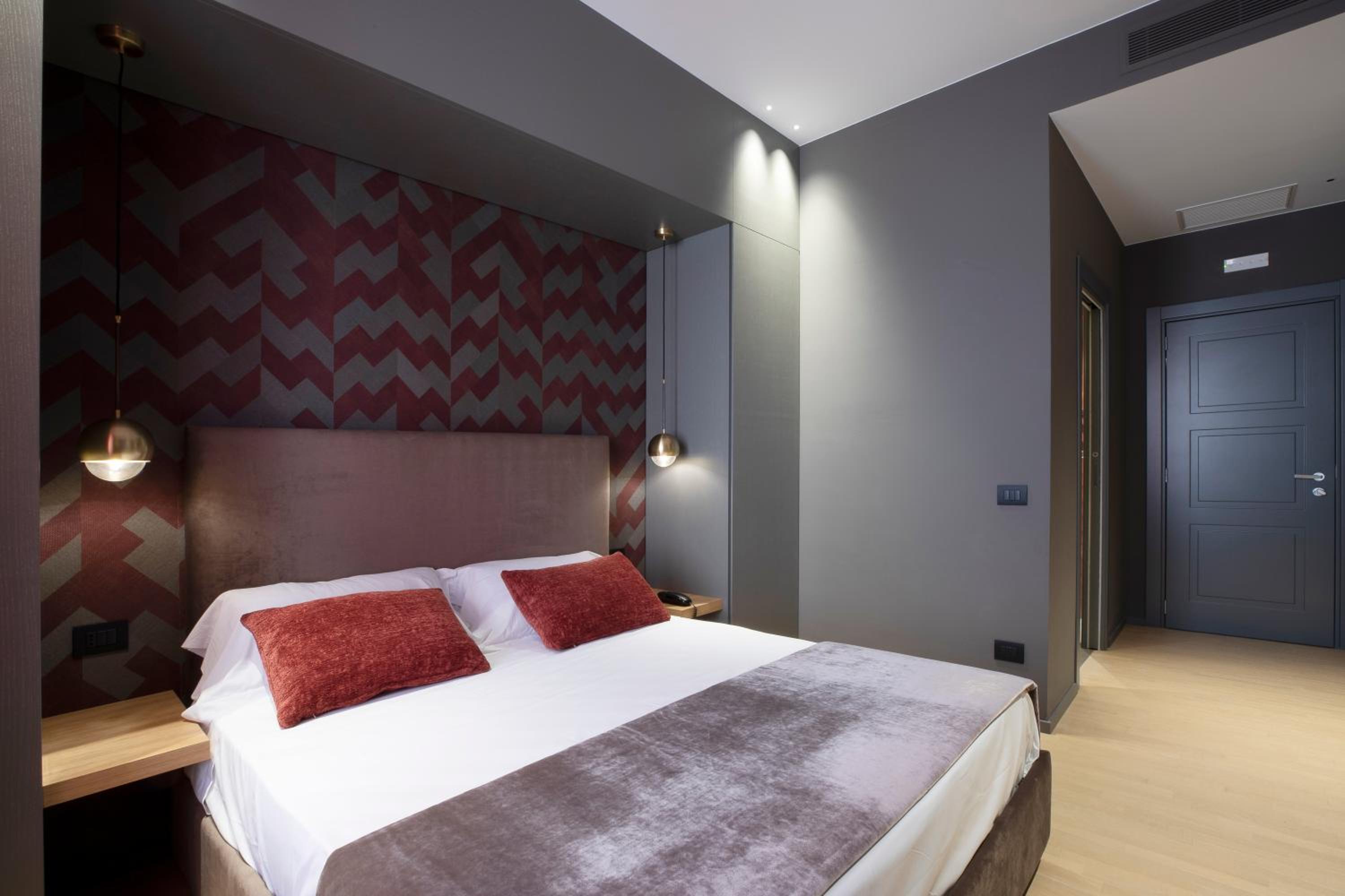 Deluxe Double Room with Balcony photo 2