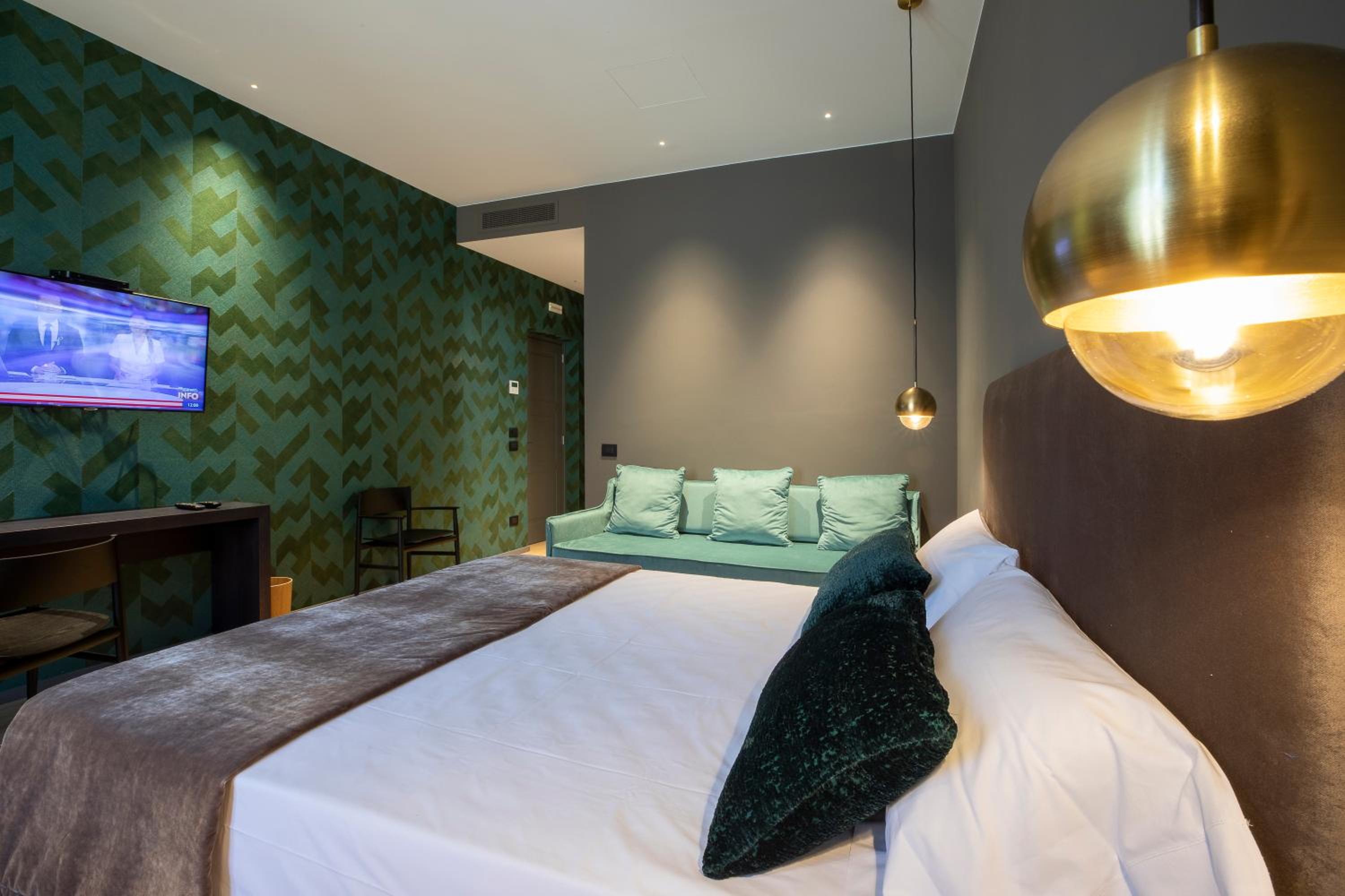 Junior Suite with Balcony photo 1