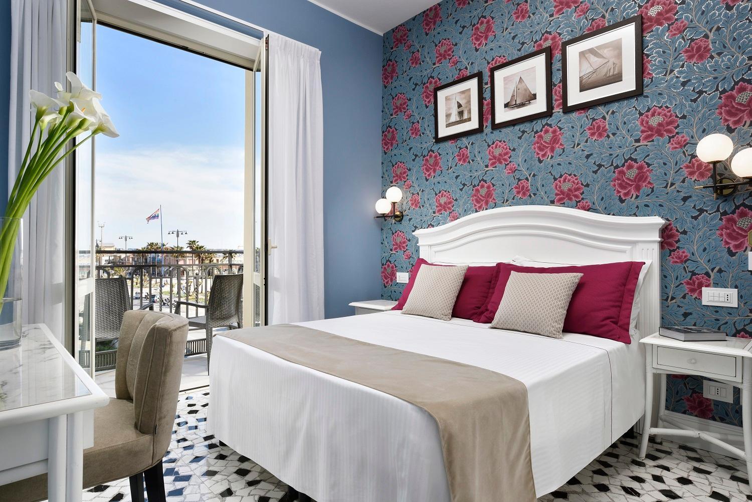 Double or Twin Room with Partial Sea View and Balcony - Photo 1
