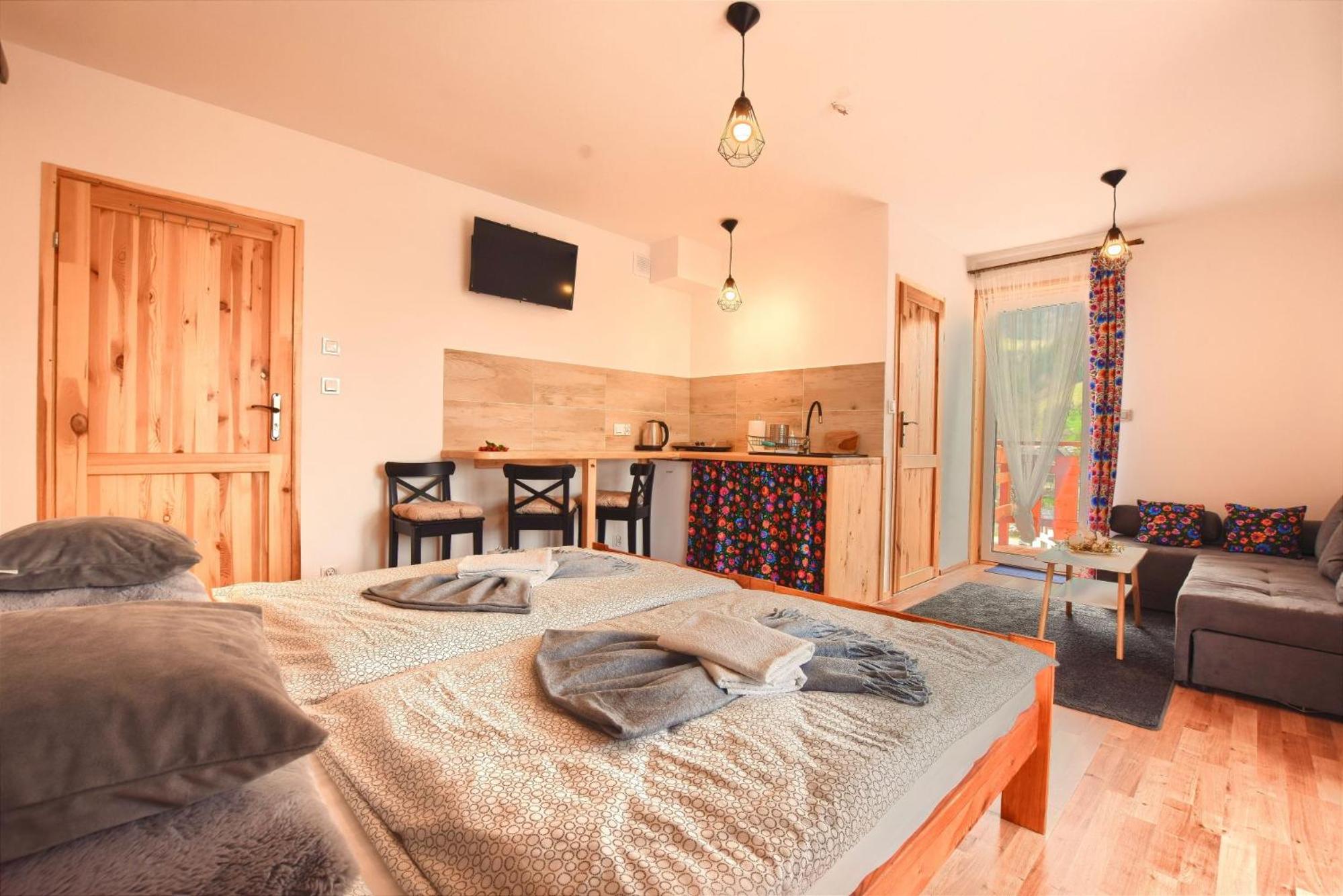 Apartment with Mountain View - Photo 2