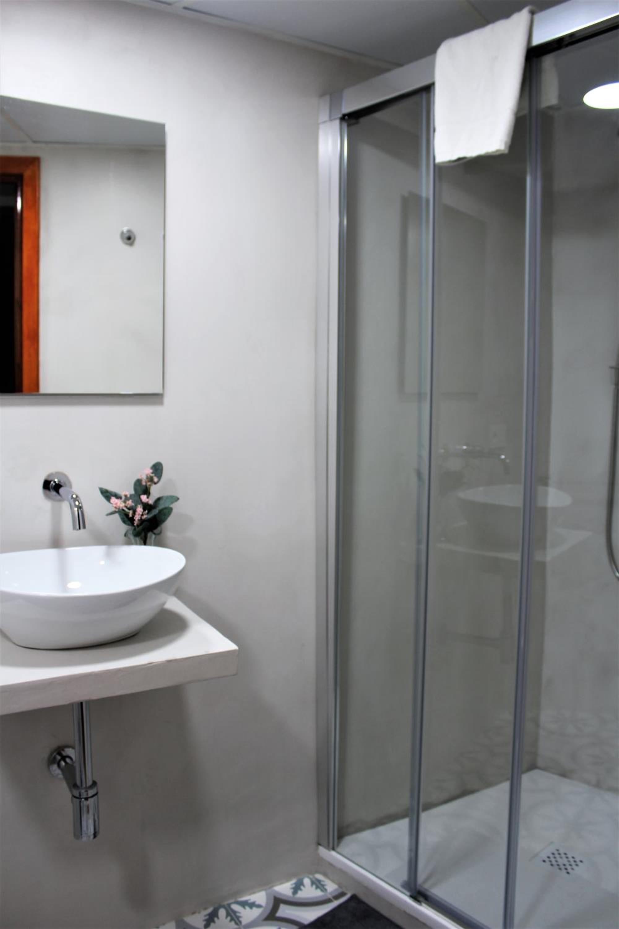 Quadruple Room - Photo 4