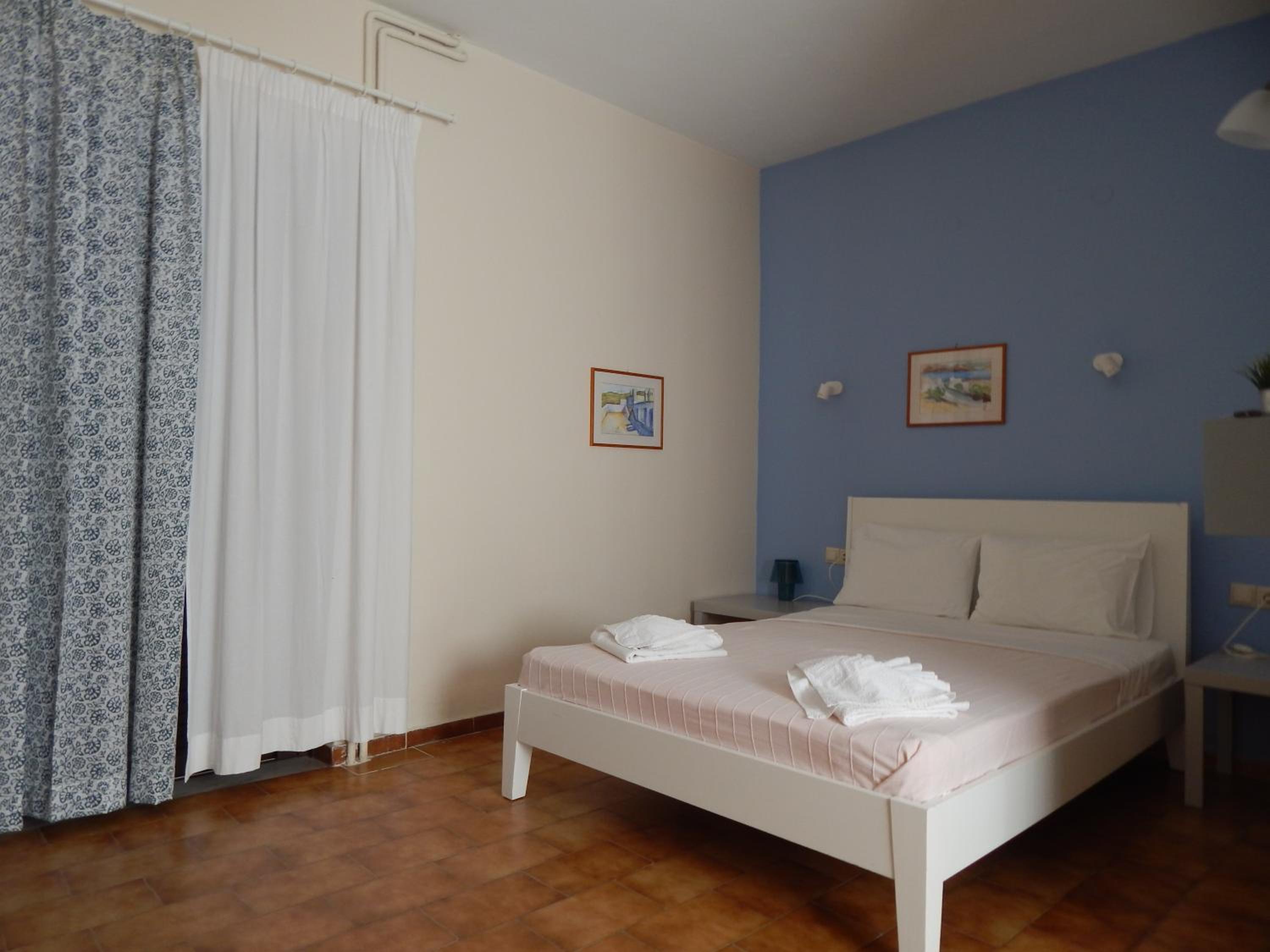 Double or Twin Room with Sea View photo 1