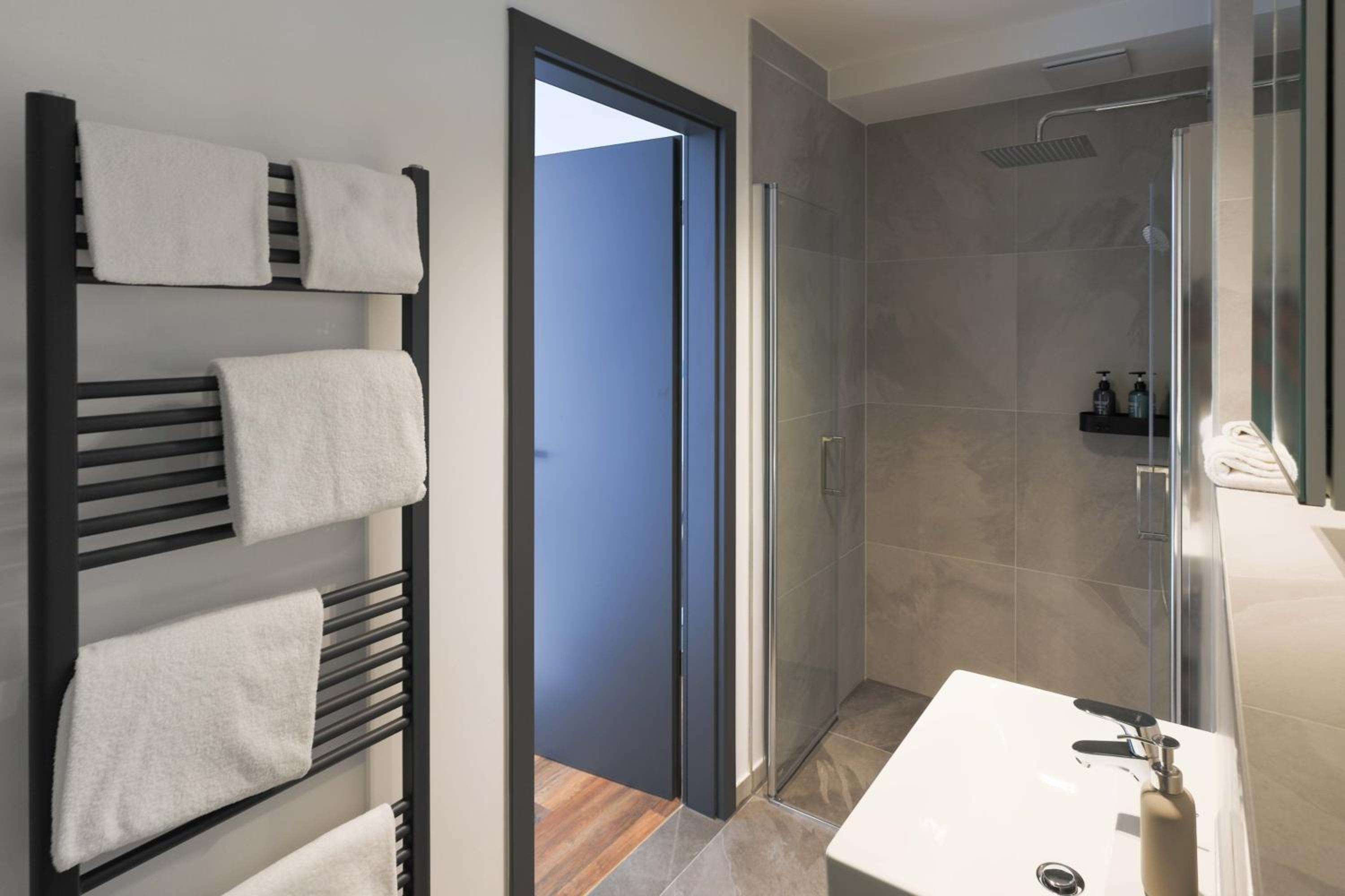 Comfort Suite Apartment - Photo 7