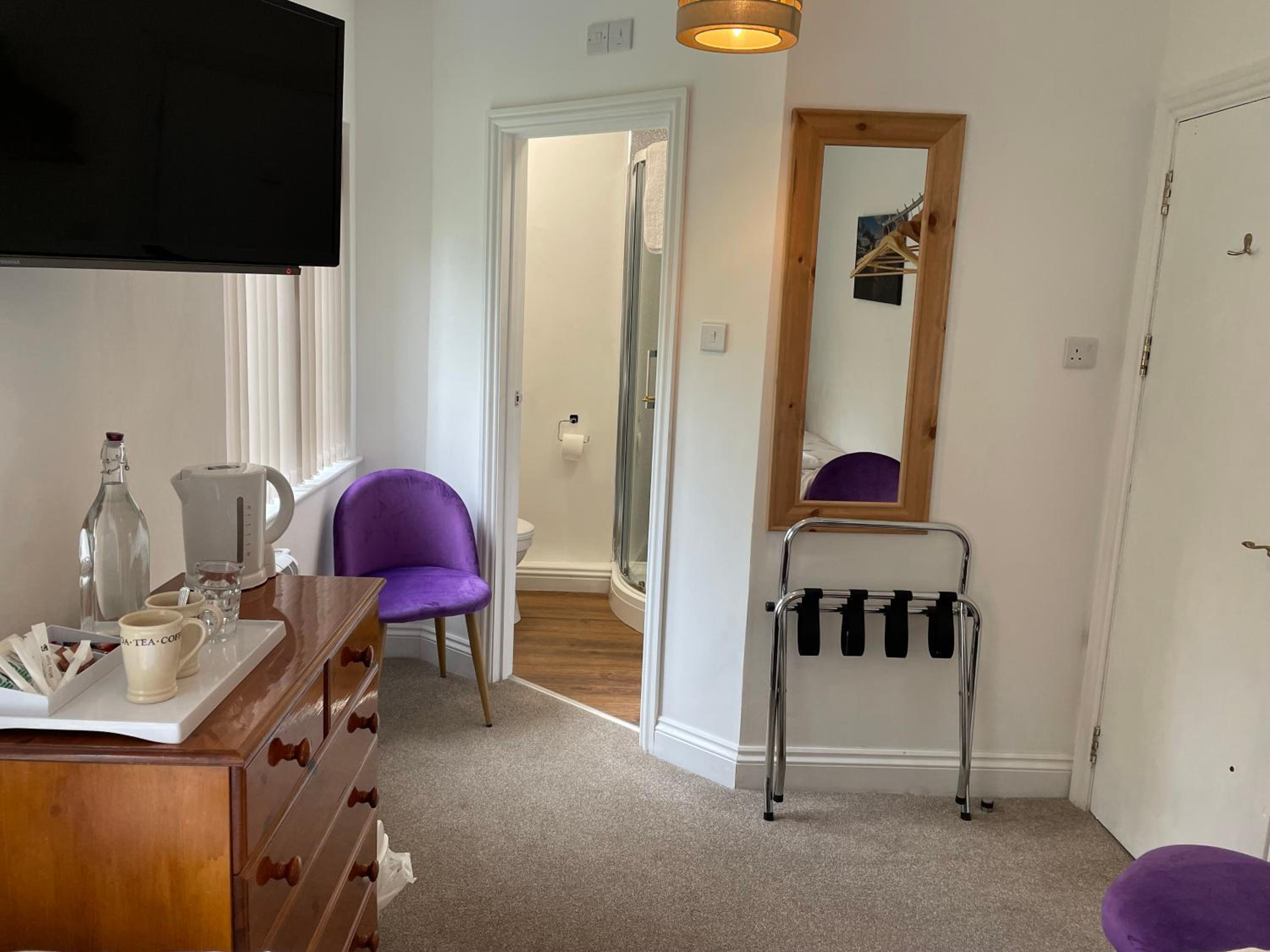 Twin Room with Bathroom - Photo 2