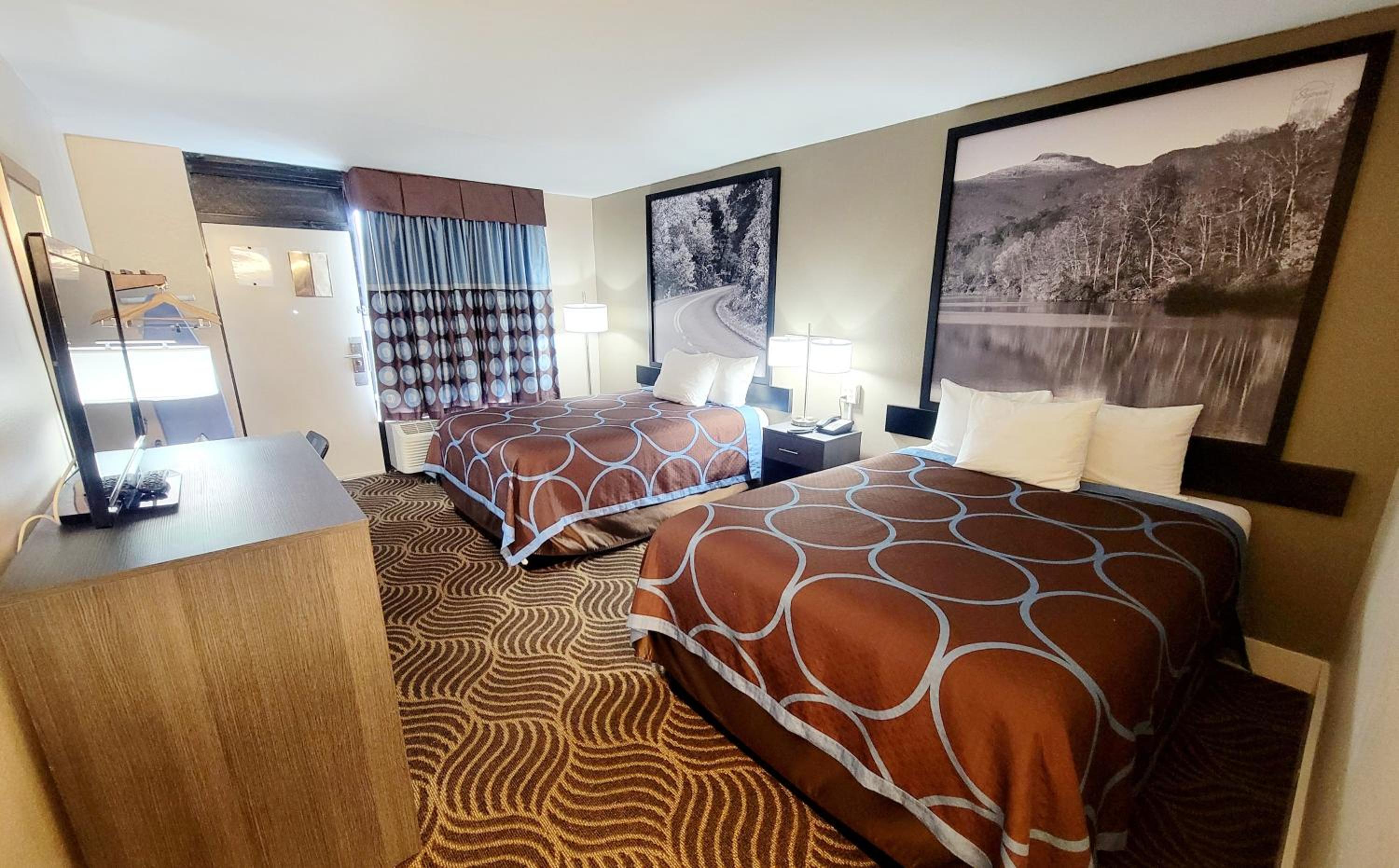 Double Room with Two Double Beds - Smoking - Photo 1