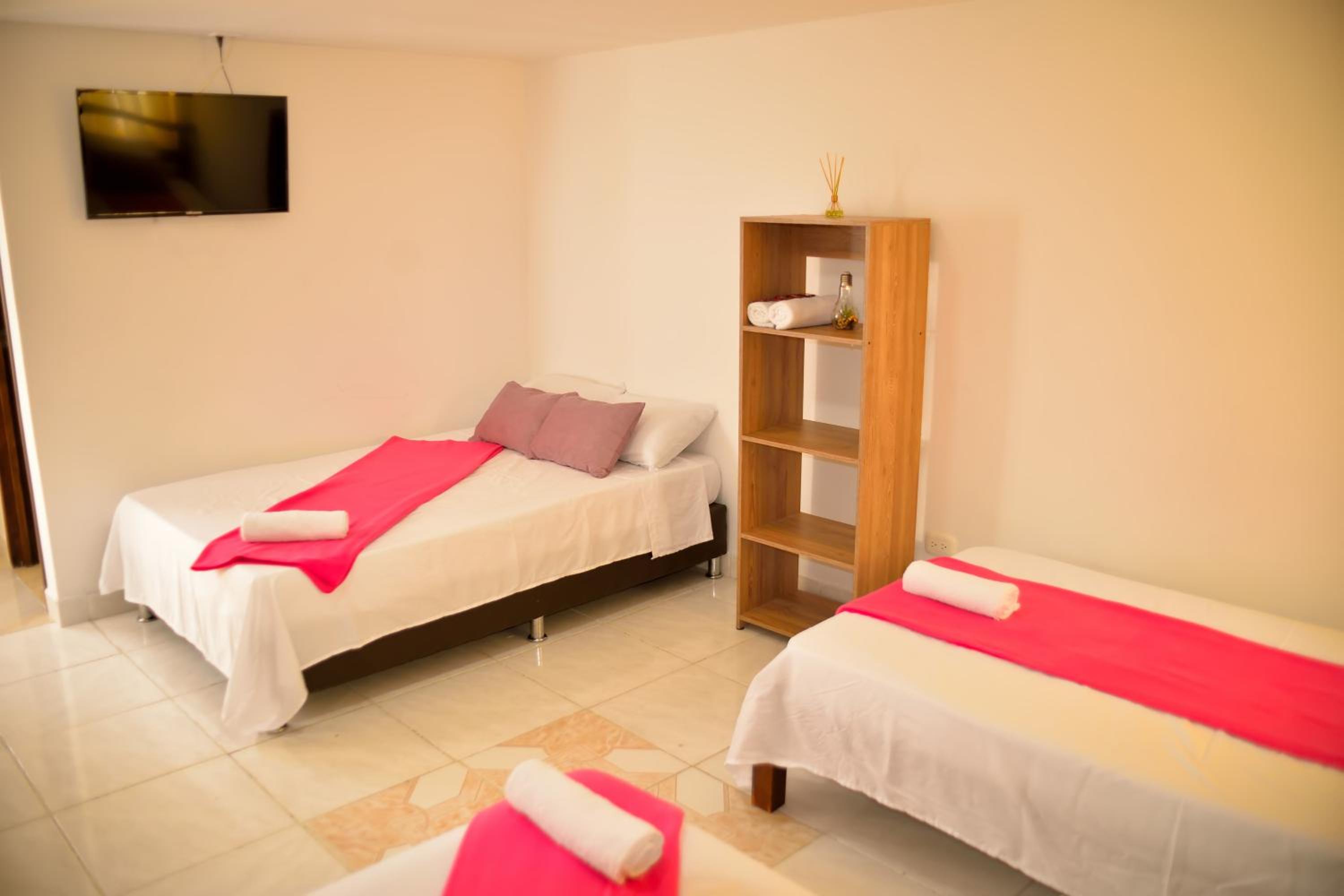 Quadruple Room with Private Bathroom photo 3